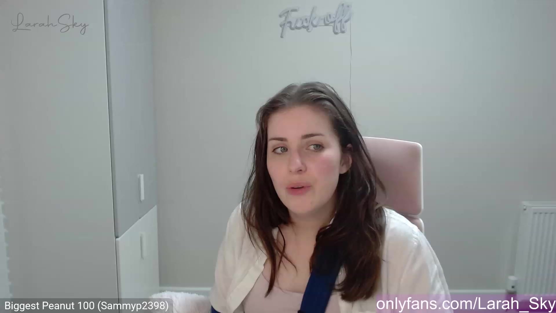 Gallery image thumbnail from Larah_Sky's myfreecams stream on, 03/29/2023, 22:45 image 7 of 20