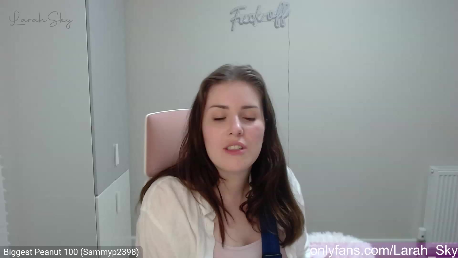 Gallery image thumbnail from Larah_Sky's myfreecams stream on, 03/29/2023, 22:45 image 5 of 20