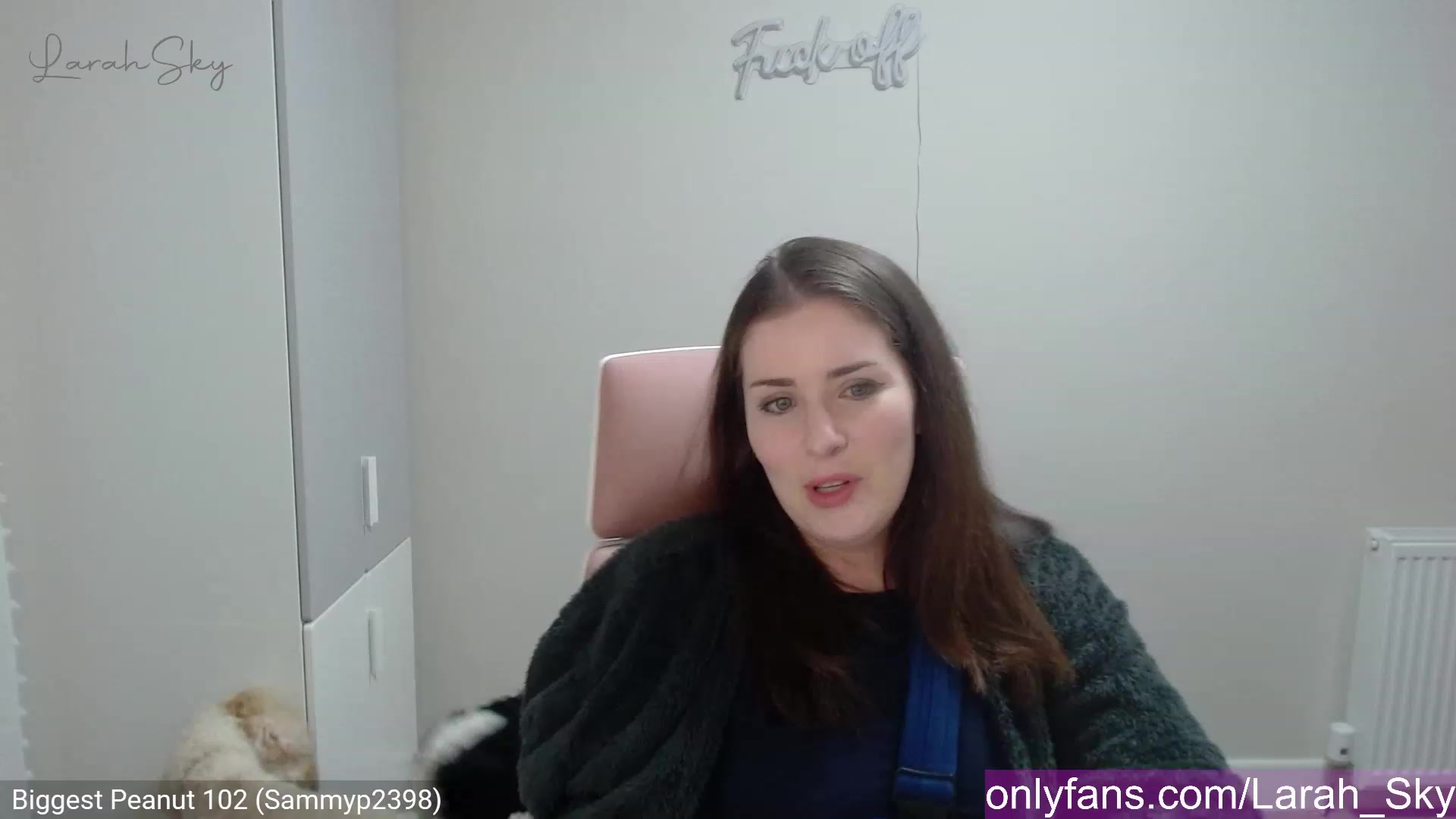 Gallery image thumbnail from Larah_Sky's myfreecams stream on, 03/31/2023, 20:21 image 6 of 20