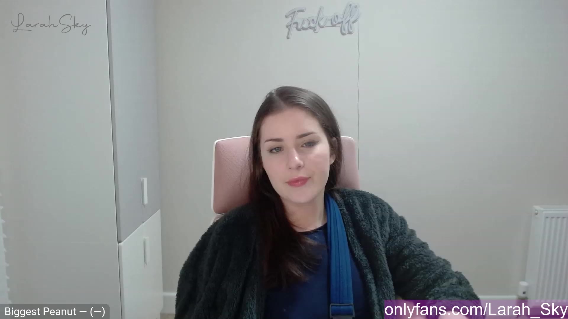 Gallery image thumbnail from Larah_Sky's myfreecams stream on, 03/31/2023, 20:21 image 3 of 20