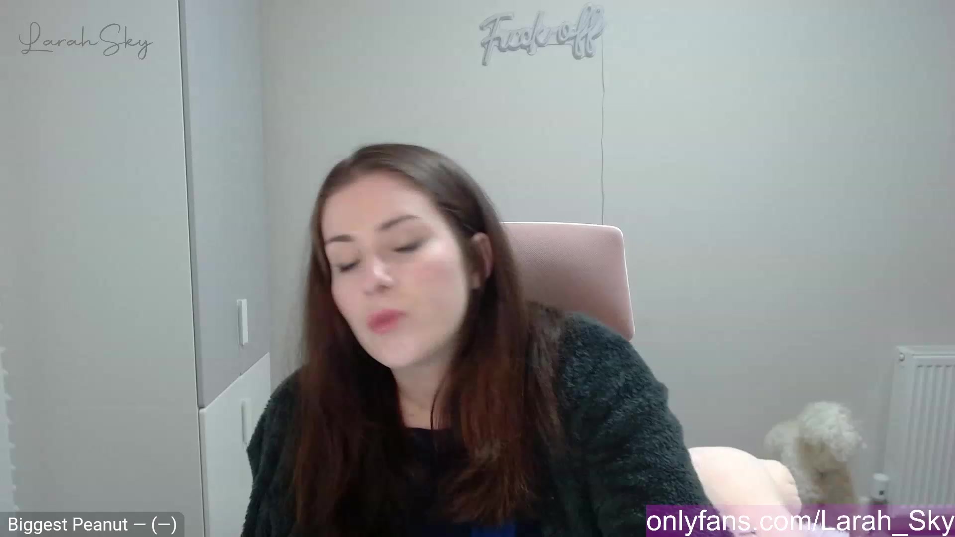 Gallery image thumbnail from Larah_Sky's myfreecams stream on, 03/31/2023, 20:21 image 1 of 20