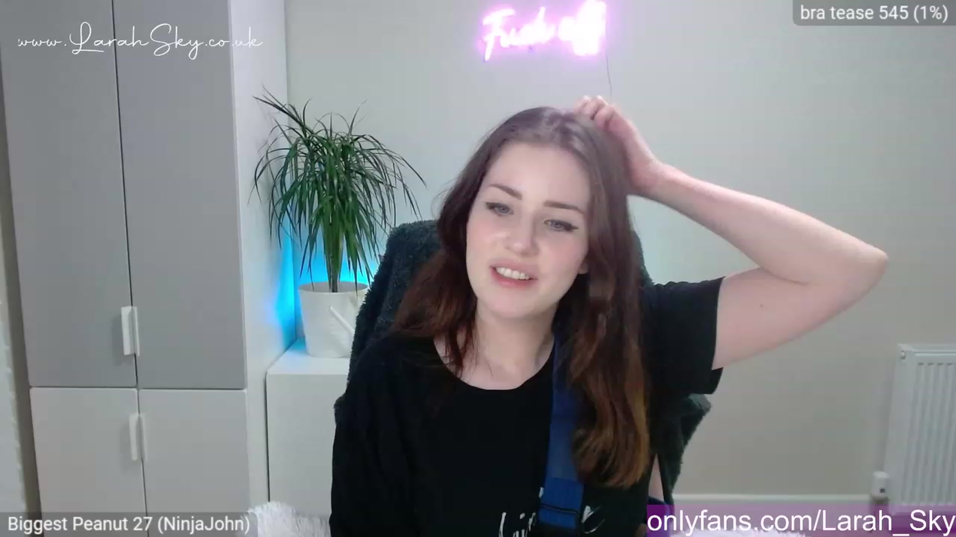 Gallery image thumbnail from Larah_Sky's myfreecams stream on, 04/03/2023, 20:15 image 12 of 20