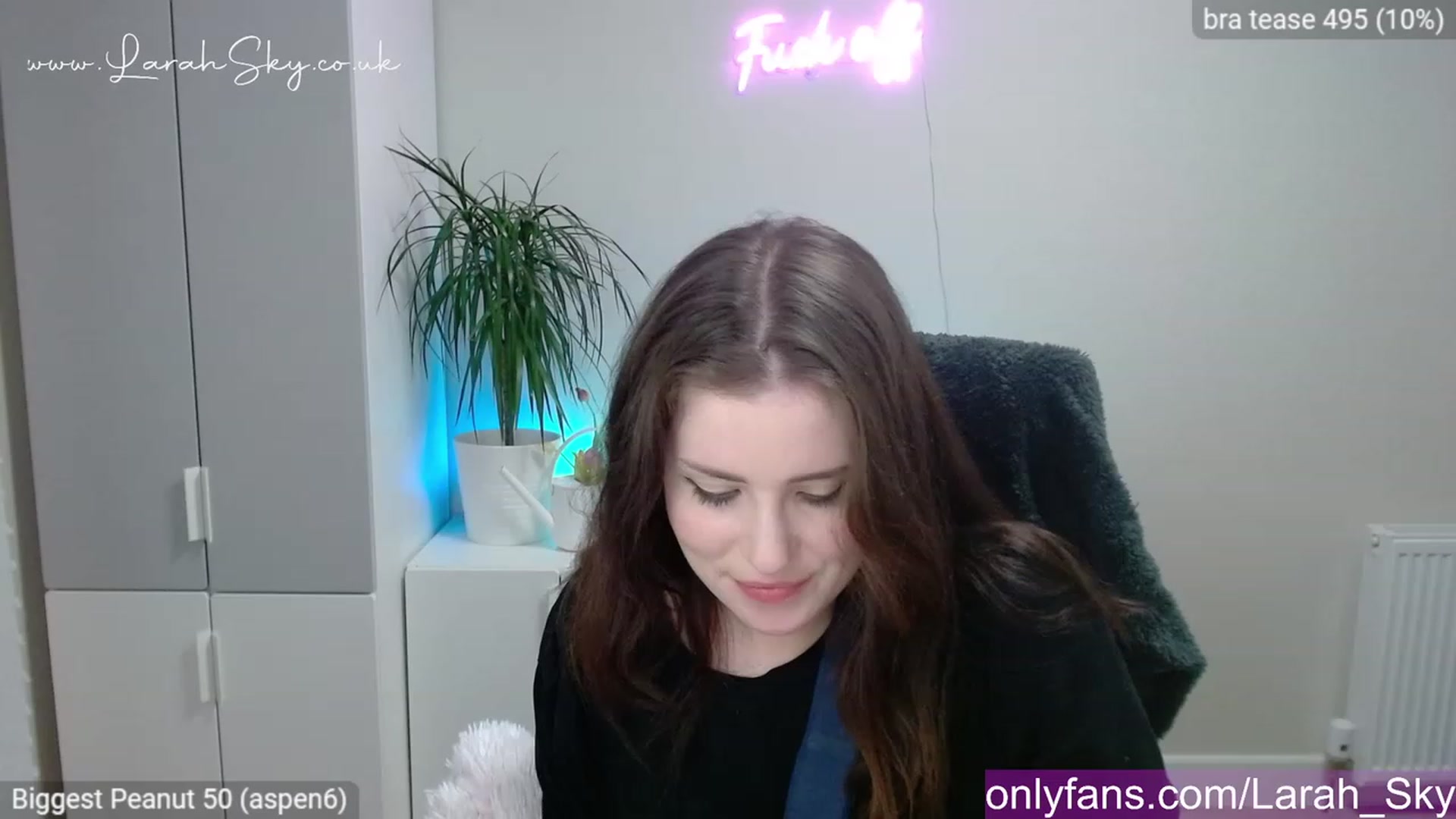 Gallery image thumbnail from Larah_Sky's myfreecams stream on, 04/03/2023, 20:15 image 18 of 20