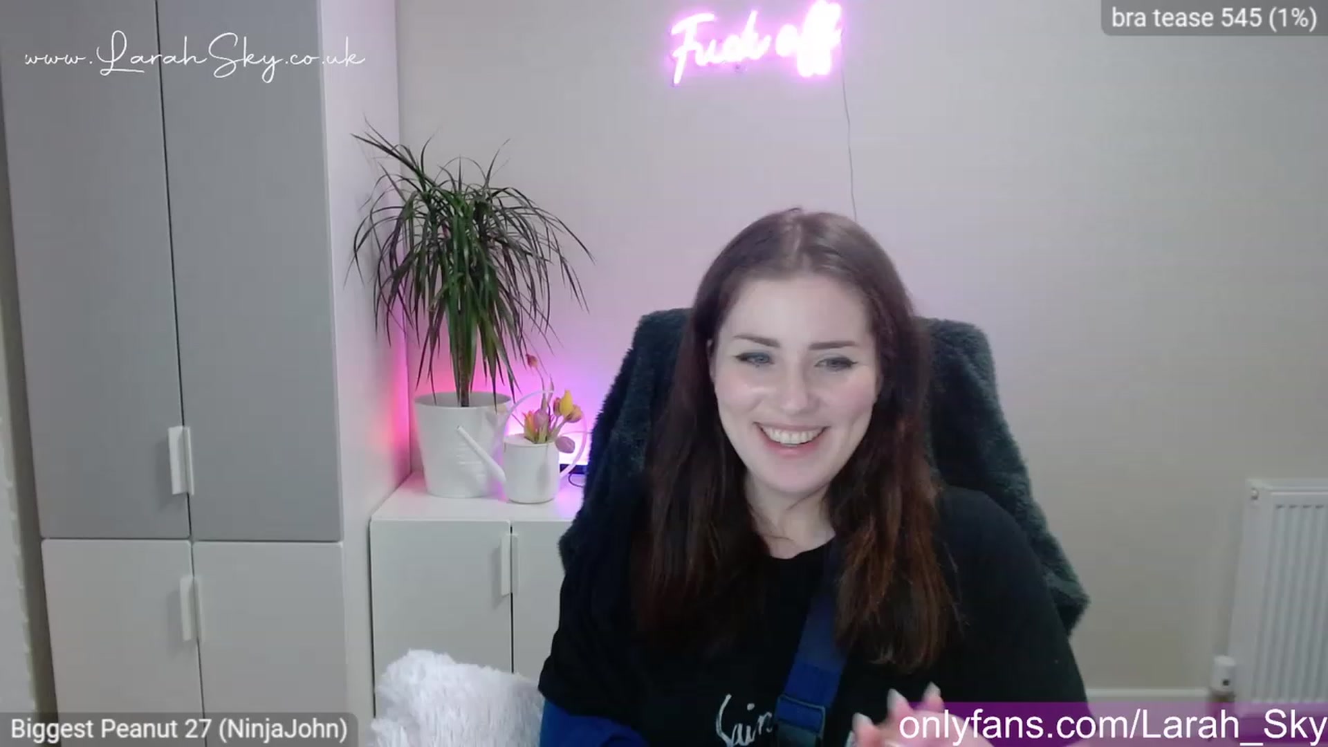 Gallery image thumbnail from Larah_Sky's myfreecams stream on, 04/03/2023, 20:15 image 5 of 20