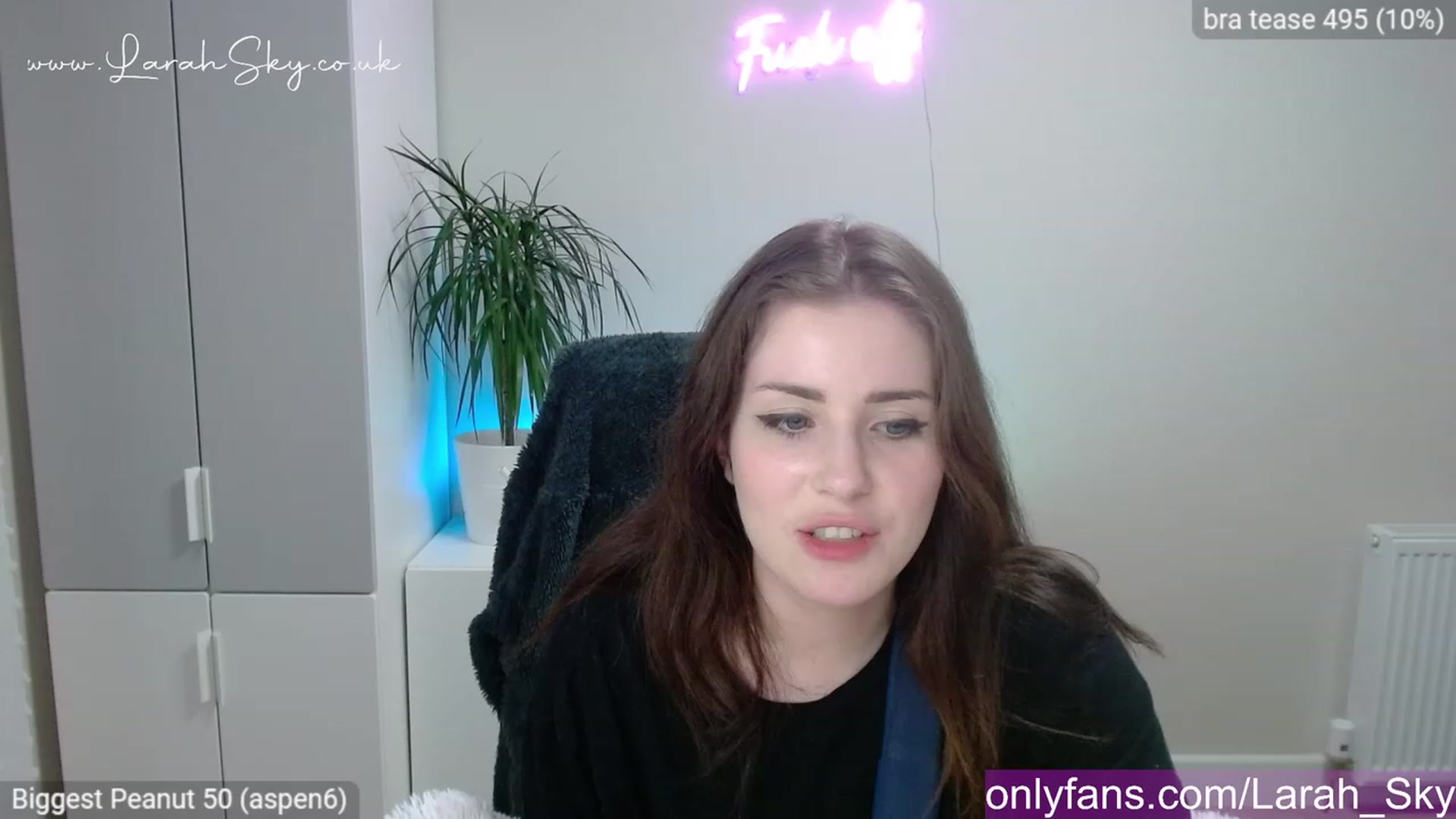 Gallery image thumbnail from Larah_Sky's myfreecams stream on, 04/03/2023, 20:15 image 16 of 20