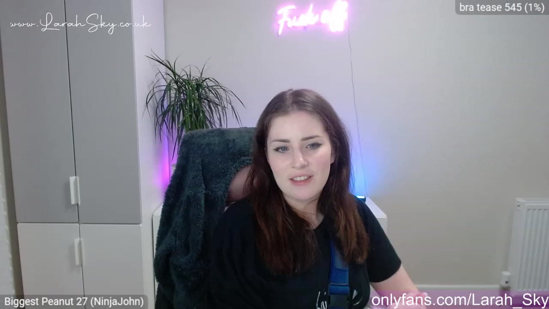 Gallery image thumbnail from Larah_Sky's myfreecams stream on, 04/03/2023, 20:15 image 6 of 20