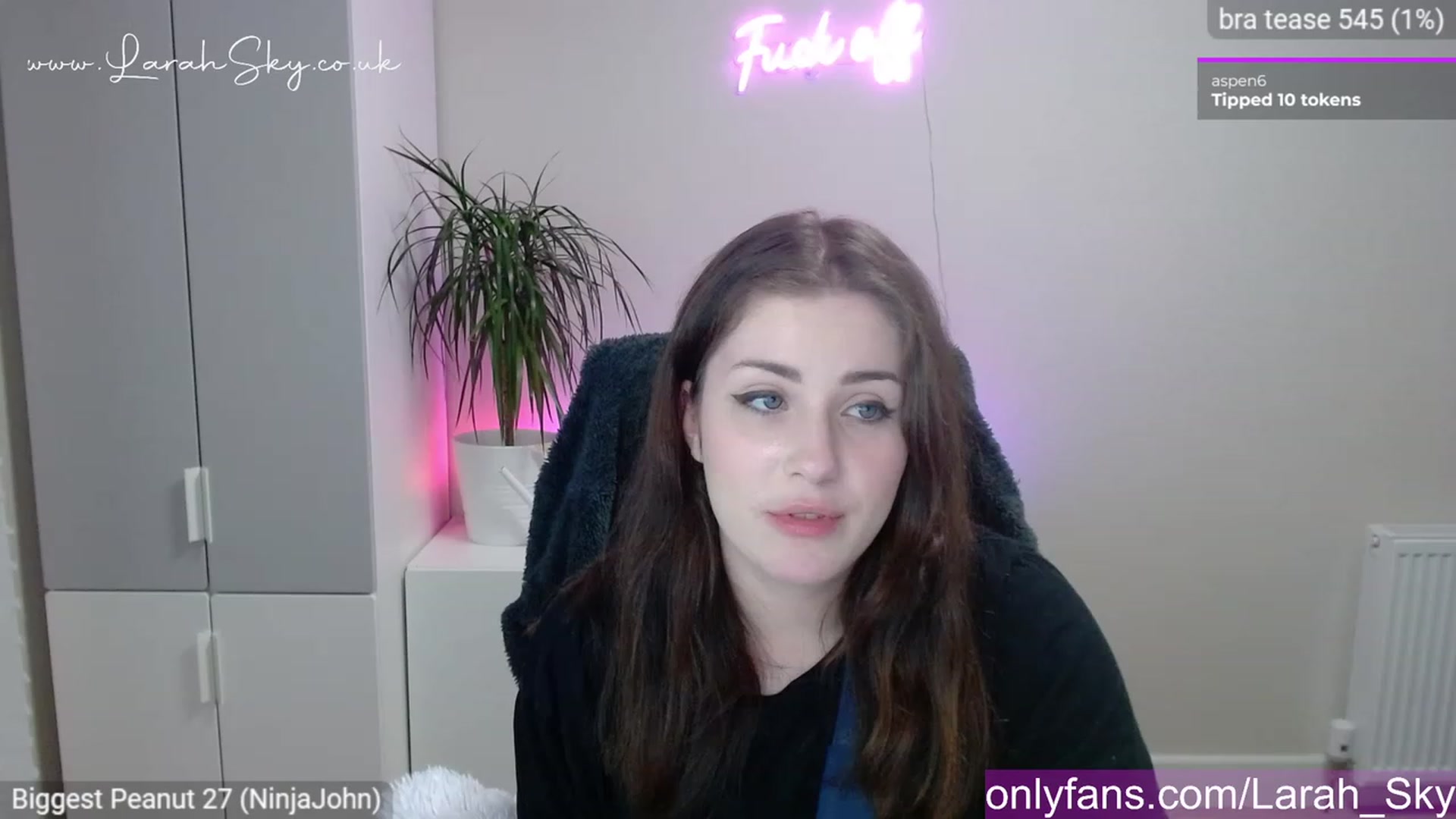 Gallery image thumbnail from Larah_Sky's myfreecams stream on, 04/03/2023, 20:15 image 1 of 20