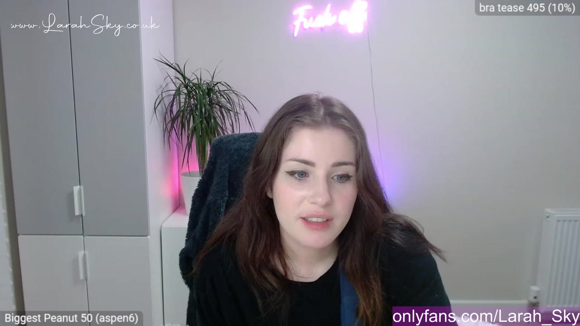 Gallery image thumbnail from Larah_Sky's myfreecams stream on, 04/03/2023, 20:15 image 17 of 20