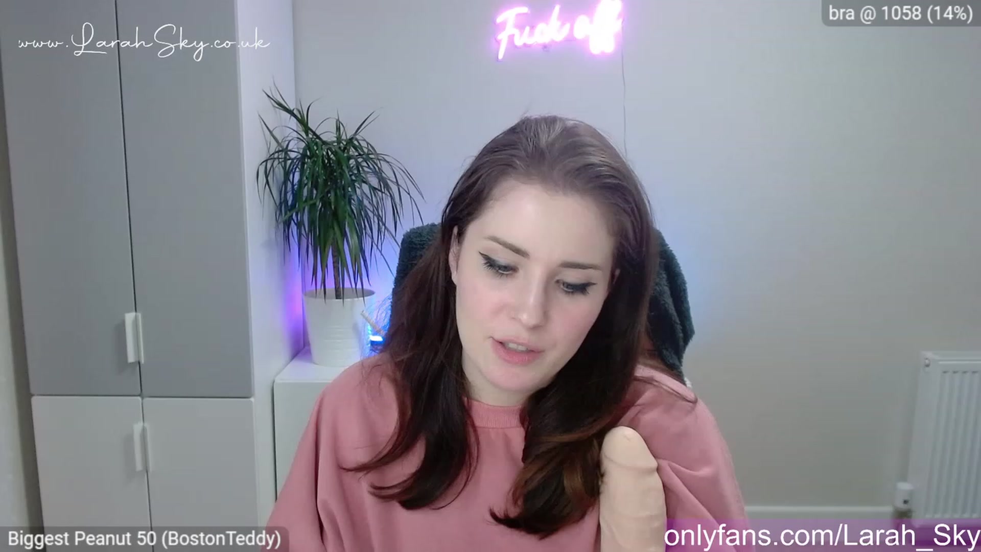 Gallery image thumbnail from Larah_Sky's myfreecams stream on, 04/07/2023, 20:48 image 7 of 20