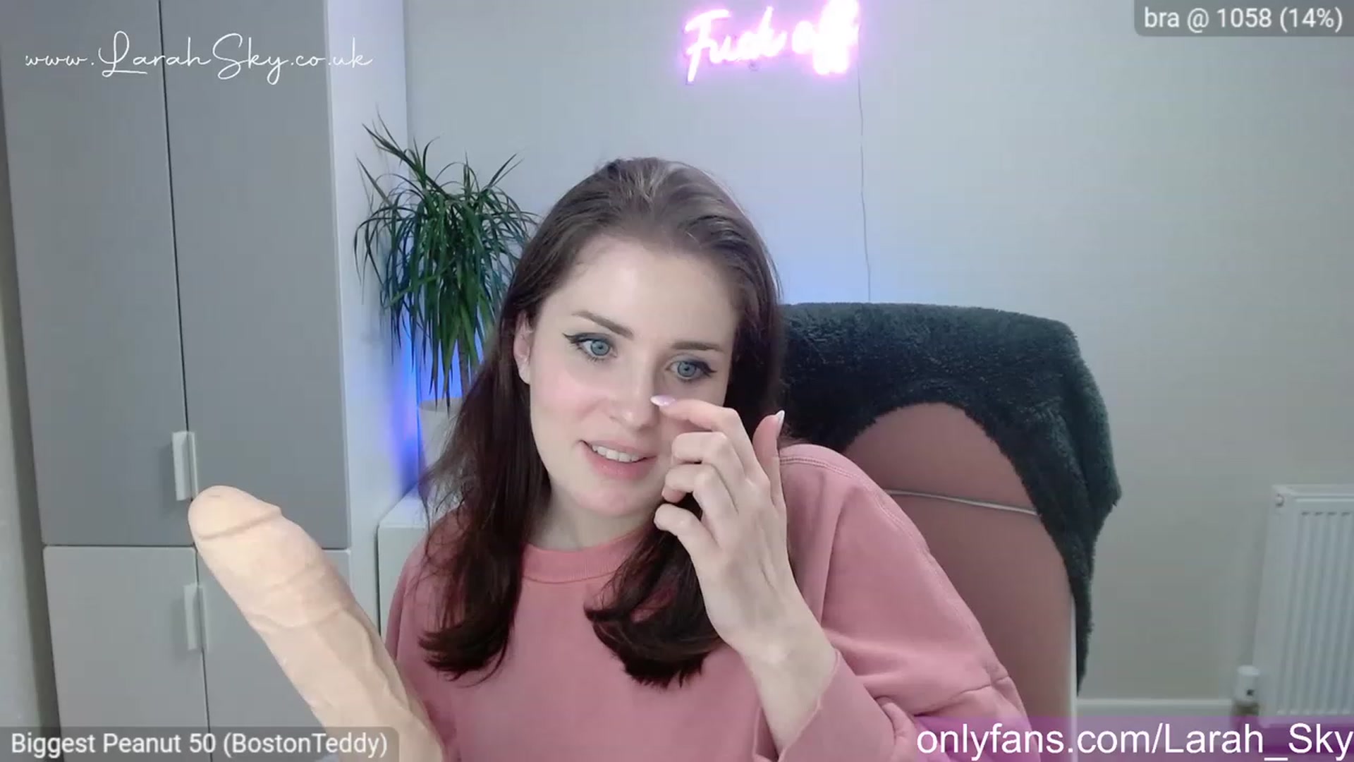 Gallery image thumbnail from Larah_Sky's myfreecams stream on, 04/07/2023, 20:48 image 13 of 20