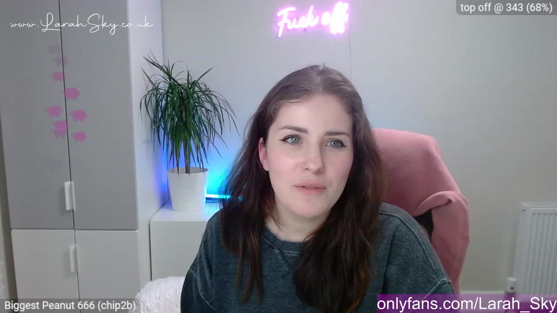 Gallery image thumbnail from Larah_Sky's myfreecams stream on, 04/09/2023, 22:02 image 12 of 20