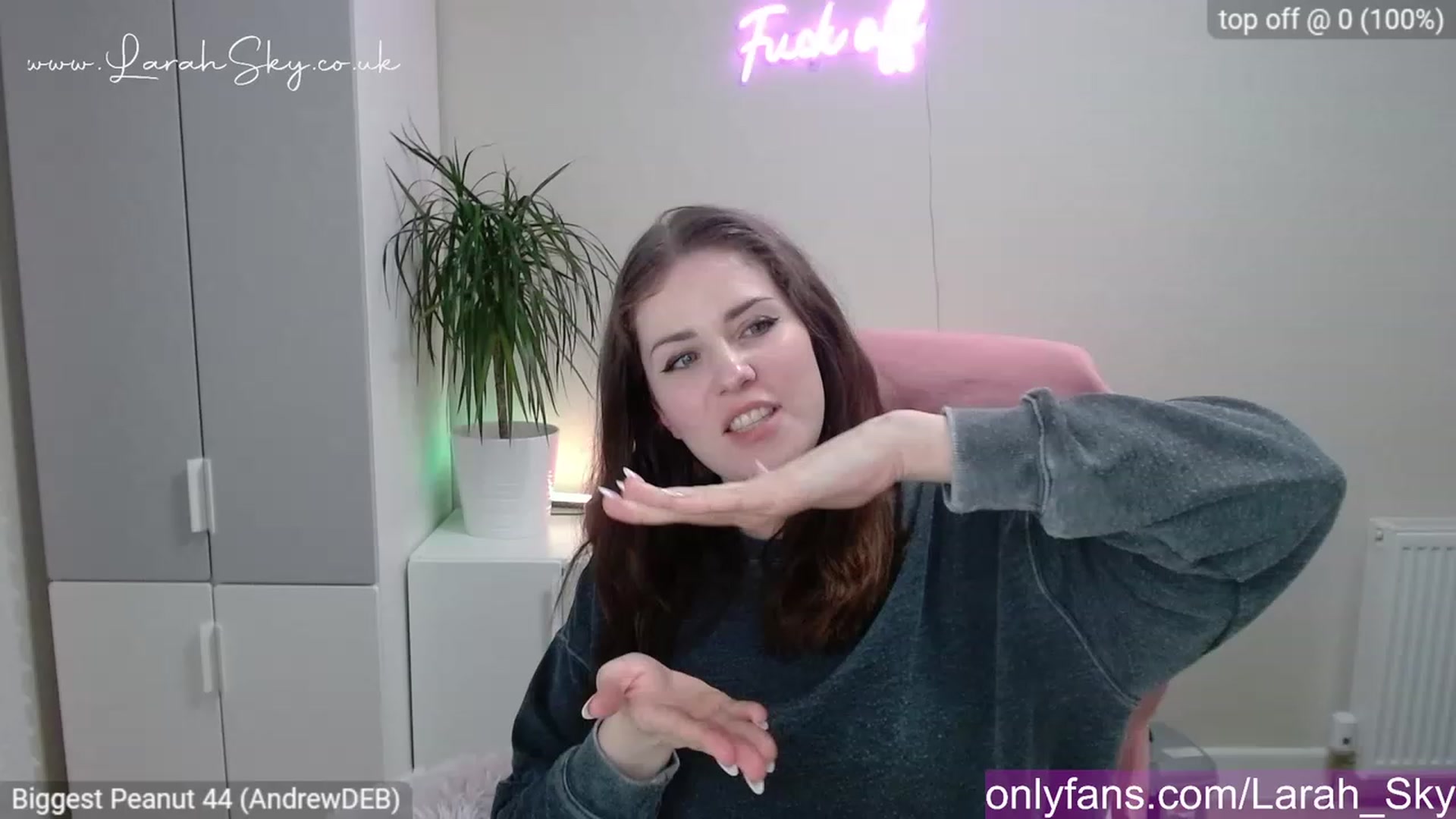 Gallery image thumbnail from Larah_Sky's myfreecams stream on, 04/09/2023, 22:02 image 4 of 20