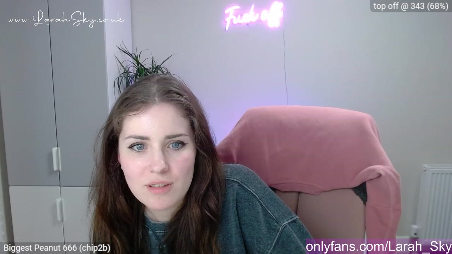 Gallery image thumbnail from Larah_Sky's myfreecams stream on, 04/09/2023, 22:02 image 15 of 20