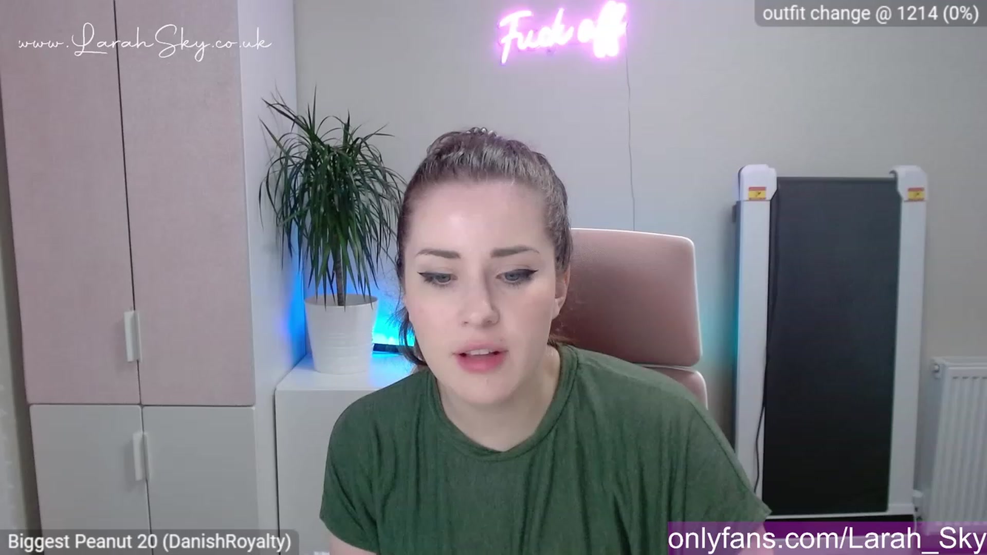 Gallery image thumbnail from Larah_Sky's myfreecams stream on, 04/24/2023, 21:33 image 2 of 20