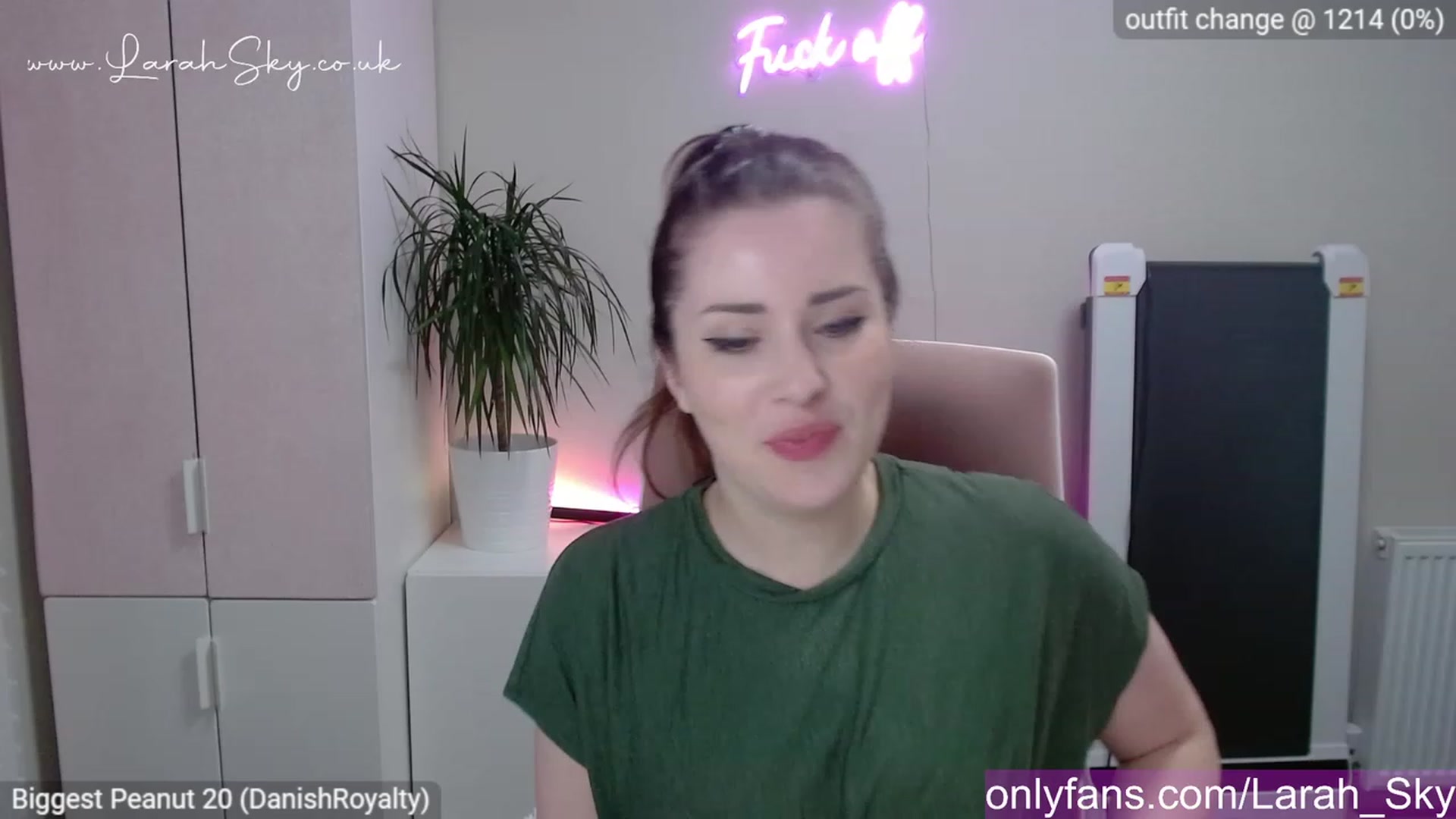 Gallery image thumbnail from Larah_Sky's myfreecams stream on, 04/24/2023, 21:33 image 1 of 20