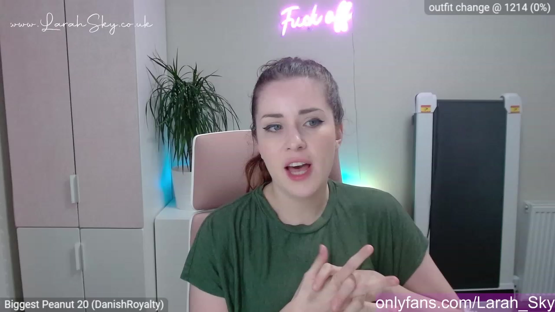 Gallery image thumbnail from Larah_Sky's myfreecams stream on, 04/24/2023, 21:33 image 6 of 20