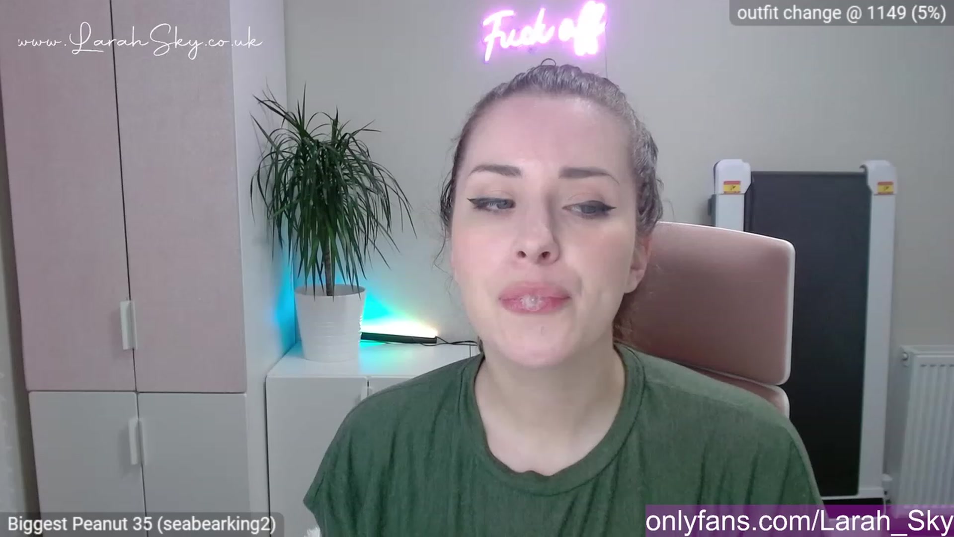 Gallery image thumbnail from Larah_Sky's myfreecams stream on, 04/24/2023, 21:33 image 15 of 20