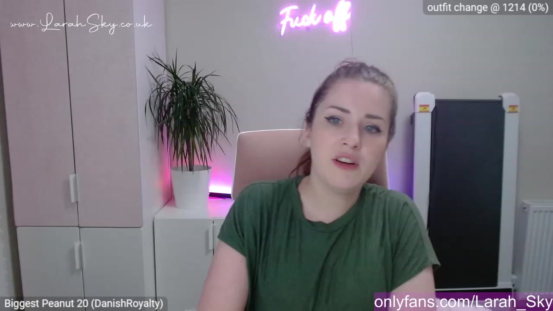 Gallery image thumbnail from Larah_Sky's myfreecams stream on, 04/24/2023, 21:33 image 5 of 20