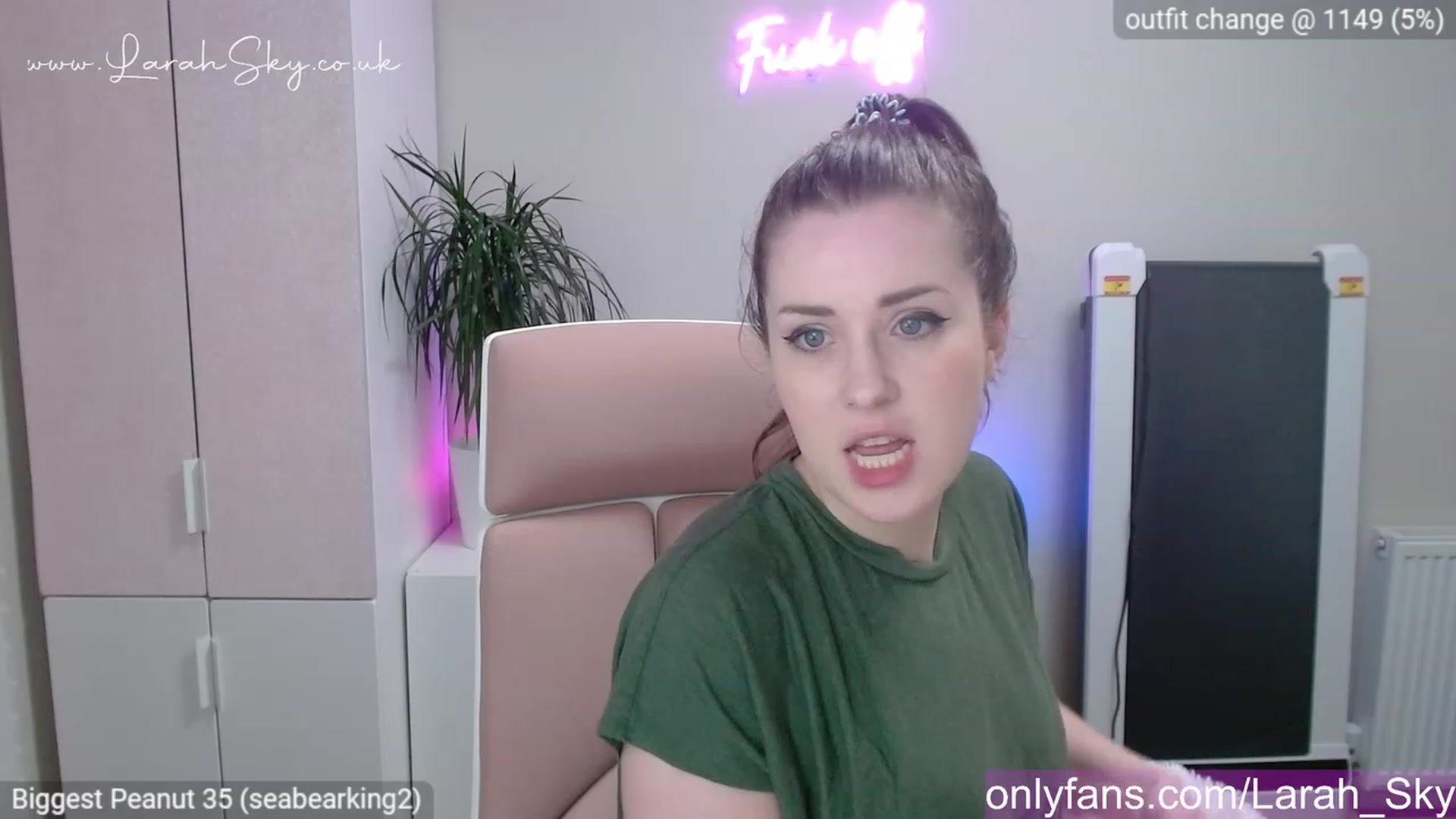 Gallery image thumbnail from Larah_Sky's myfreecams stream on, 04/24/2023, 21:33 image 16 of 20