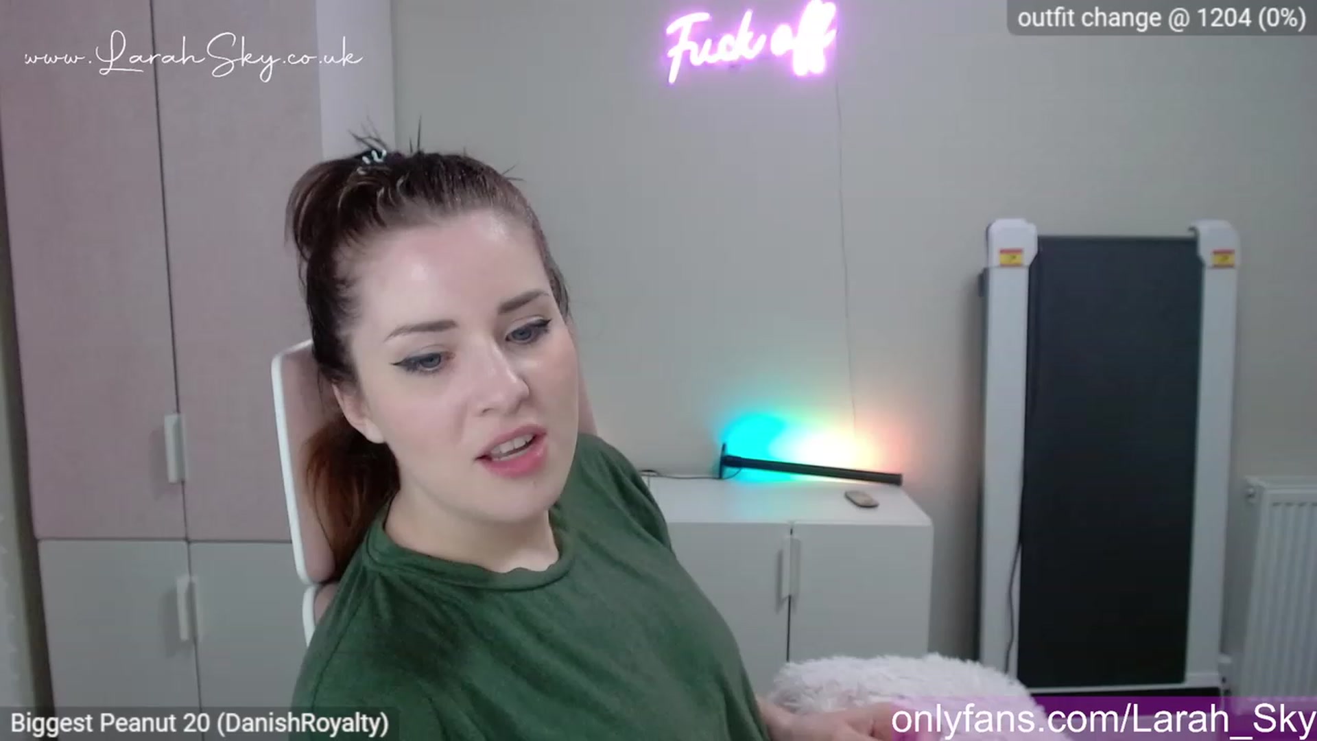 Gallery image thumbnail from Larah_Sky's myfreecams stream on, 04/24/2023, 21:33 image 8 of 20