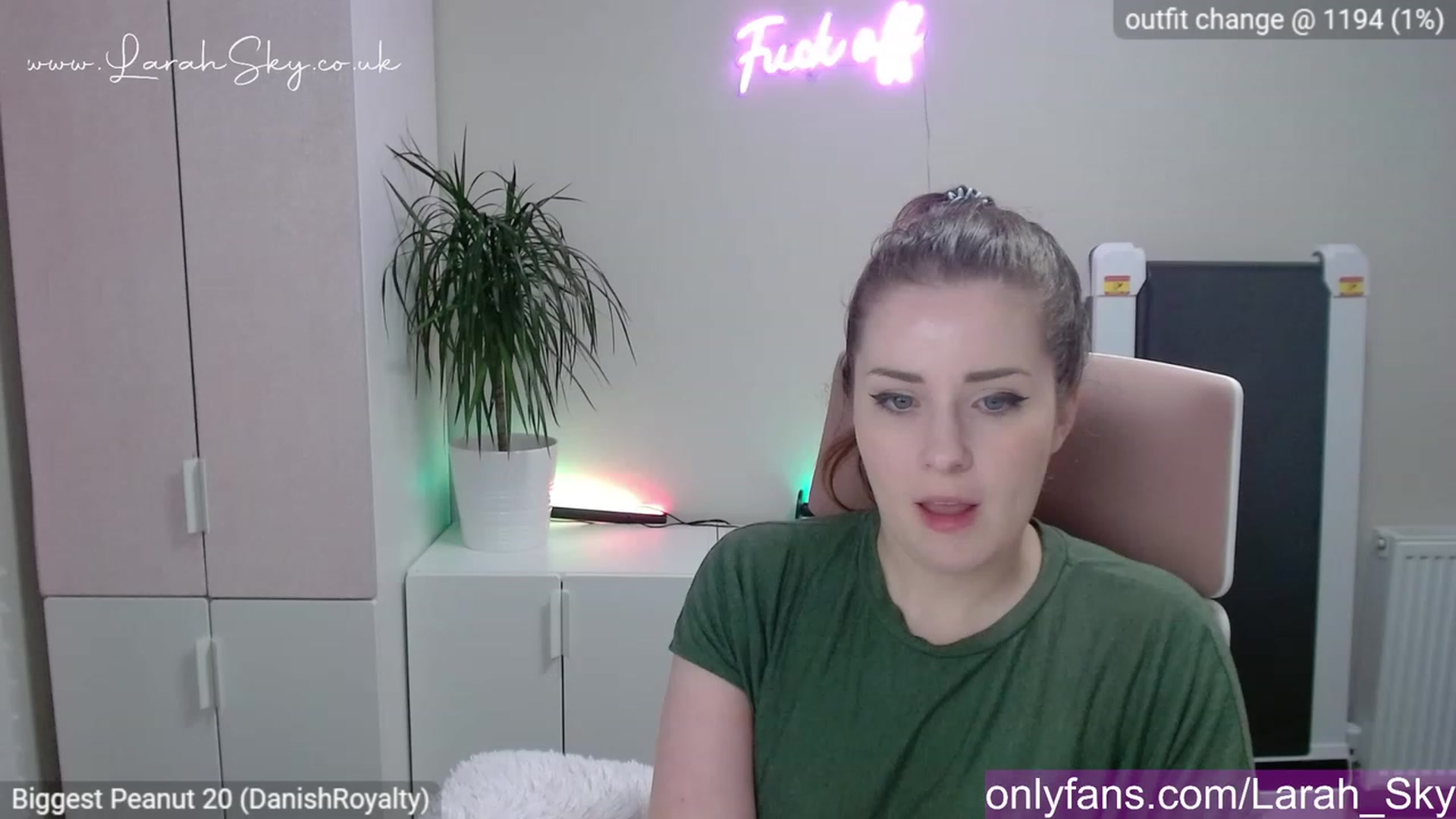 Gallery image thumbnail from Larah_Sky's myfreecams stream on, 04/24/2023, 21:33 image 10 of 20