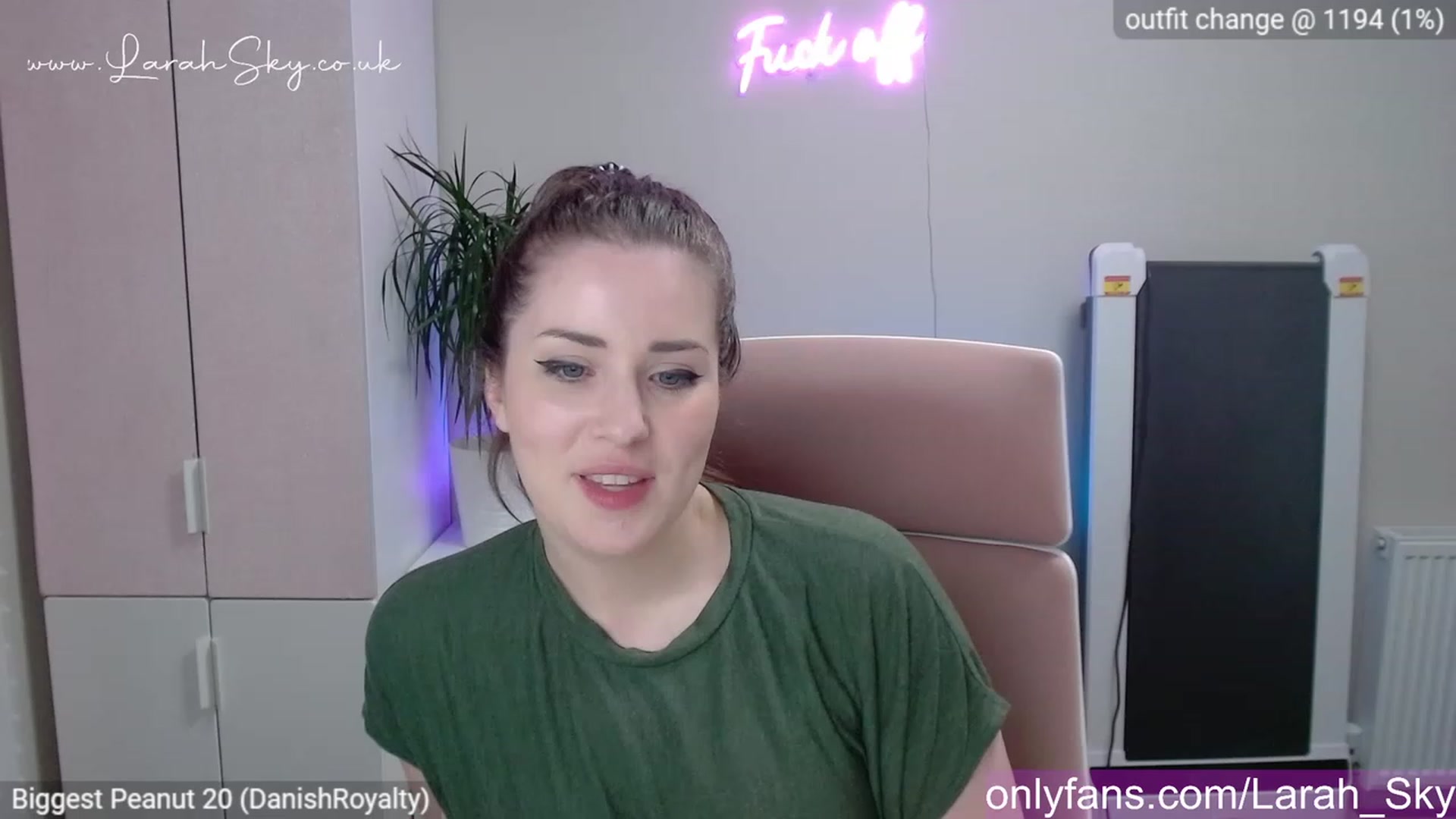 Gallery image thumbnail from Larah_Sky's myfreecams stream on, 04/24/2023, 21:33 image 11 of 20
