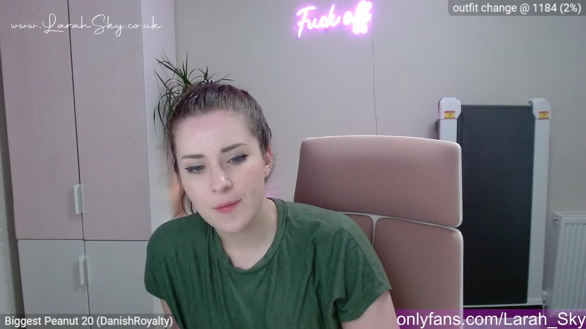 Gallery image thumbnail from Larah_Sky's myfreecams stream on, 04/24/2023, 21:33 image 14 of 20