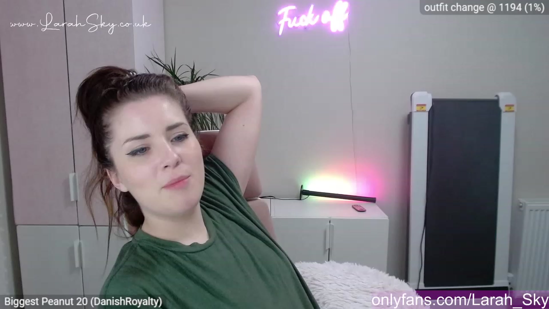 Gallery image thumbnail from Larah_Sky's myfreecams stream on, 04/24/2023, 21:33 image 12 of 20
