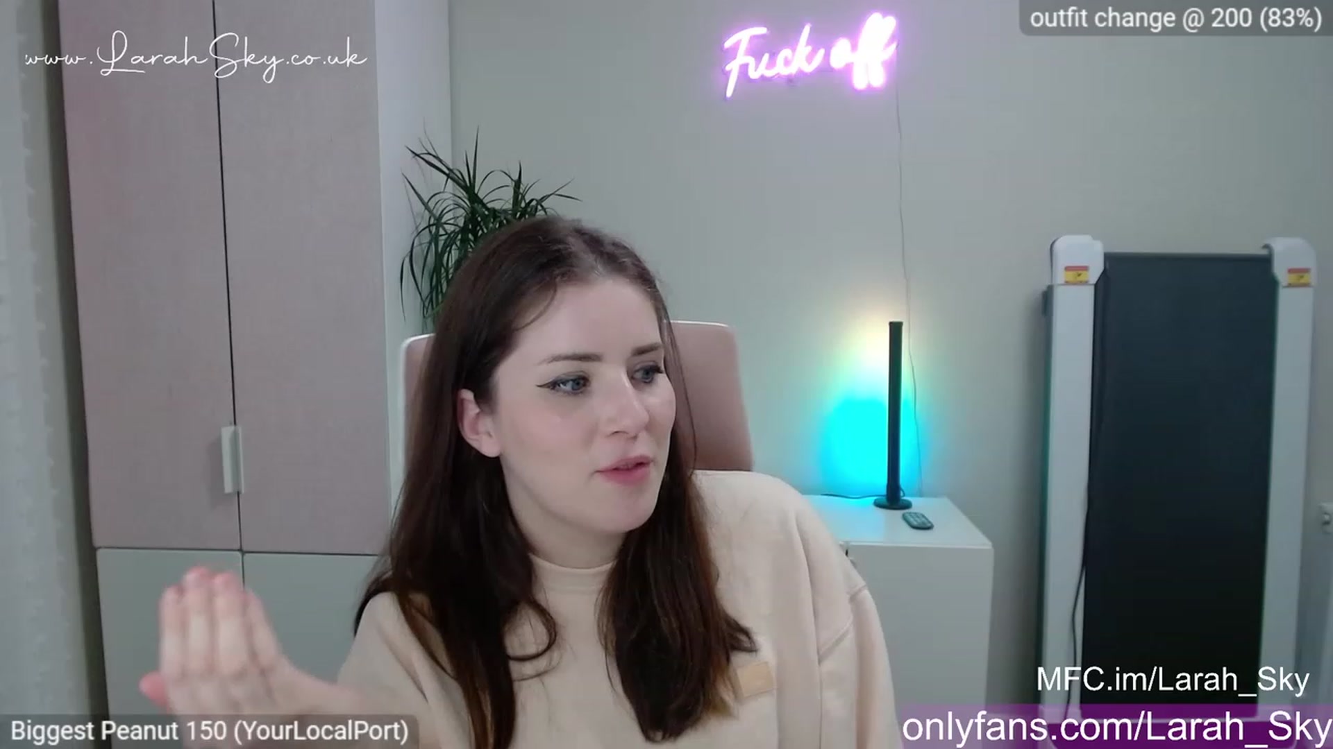 Gallery image thumbnail from Larah_Sky's myfreecams stream on, 04/25/2023, 22:35 image 8 of 20