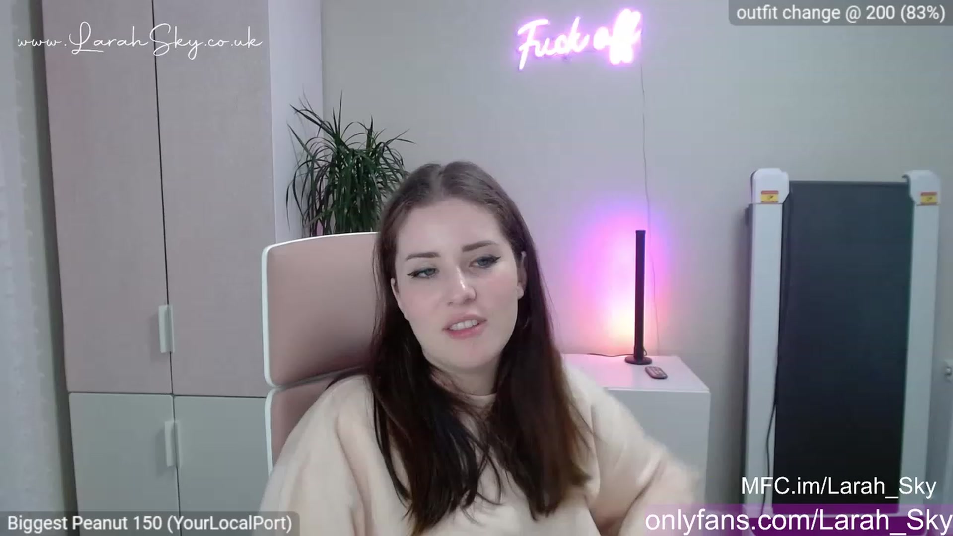 Gallery image thumbnail from Larah_Sky's myfreecams stream on, 04/25/2023, 22:35 image 12 of 20