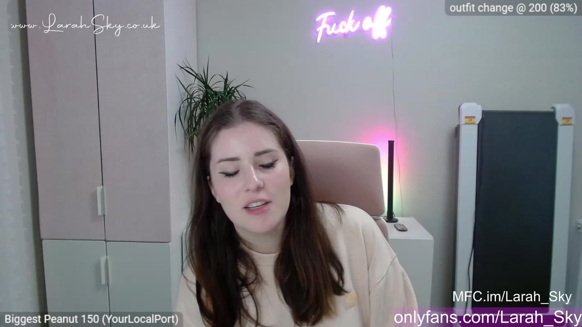 Gallery image thumbnail from Larah_Sky's myfreecams stream on, 04/25/2023, 22:35 image 11 of 20