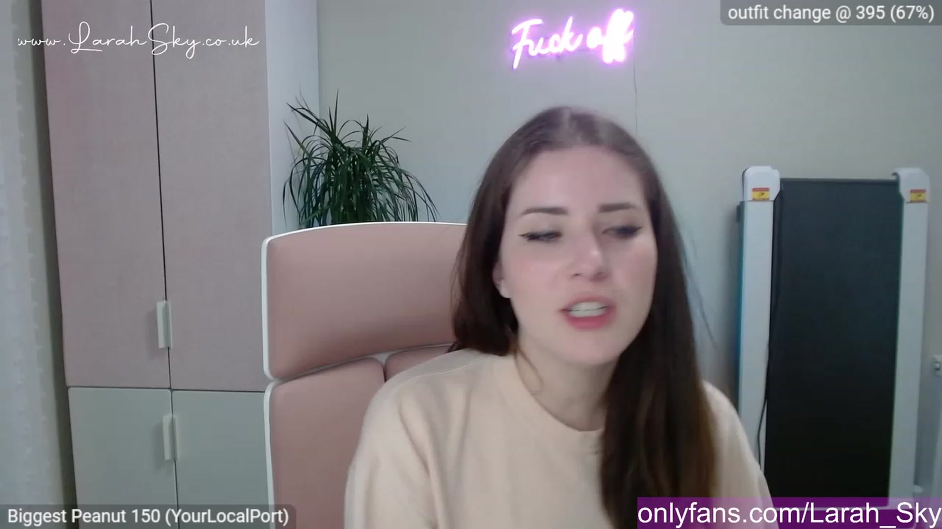 Gallery image thumbnail from Larah_Sky's myfreecams stream on, 04/25/2023, 22:35 image 1 of 20