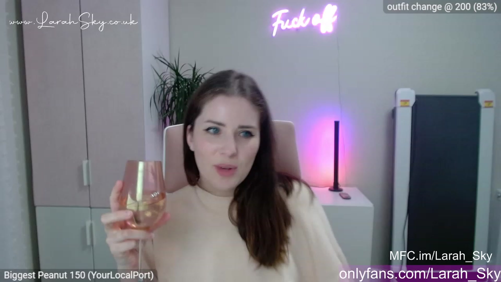Gallery image thumbnail from Larah_Sky's myfreecams stream on, 04/25/2023, 22:35 image 13 of 20