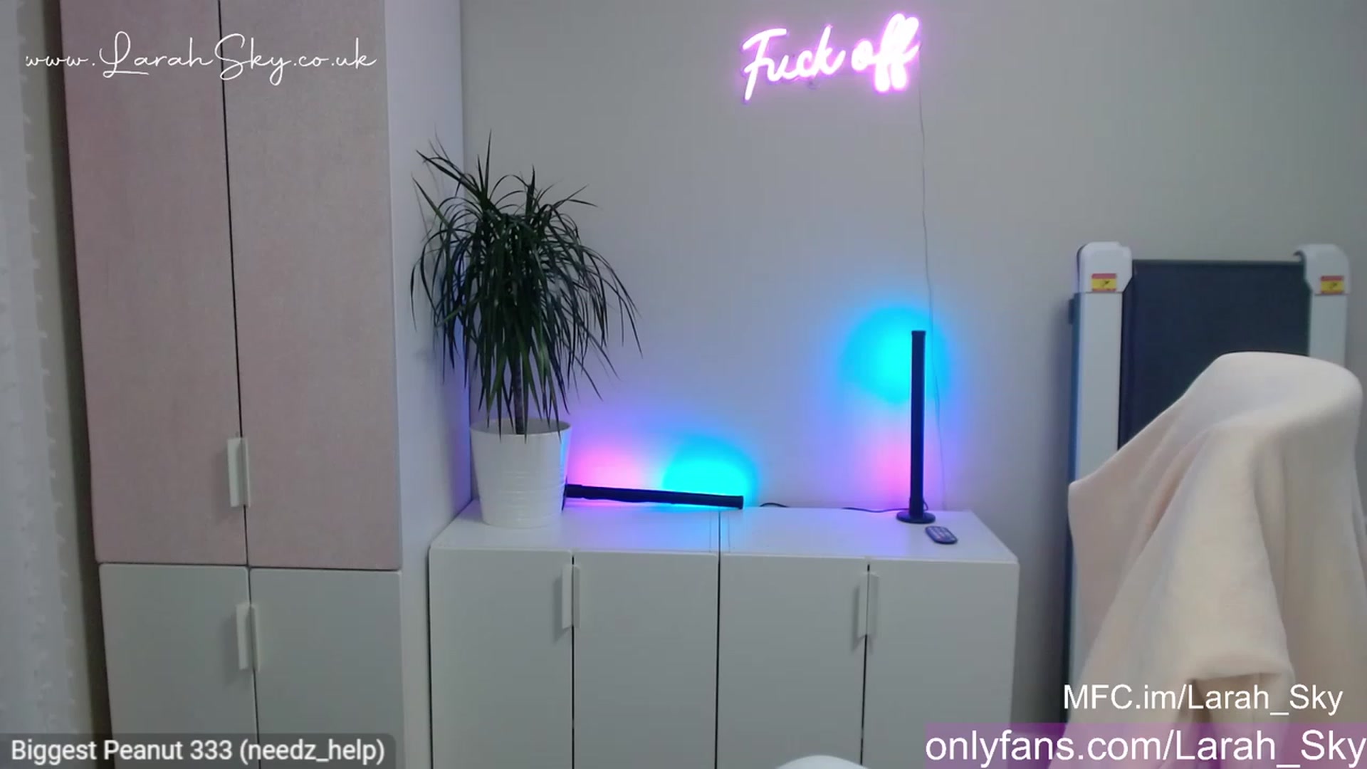Gallery image thumbnail from Larah_Sky's myfreecams stream on, 04/25/2023, 23:55 image 3 of 20