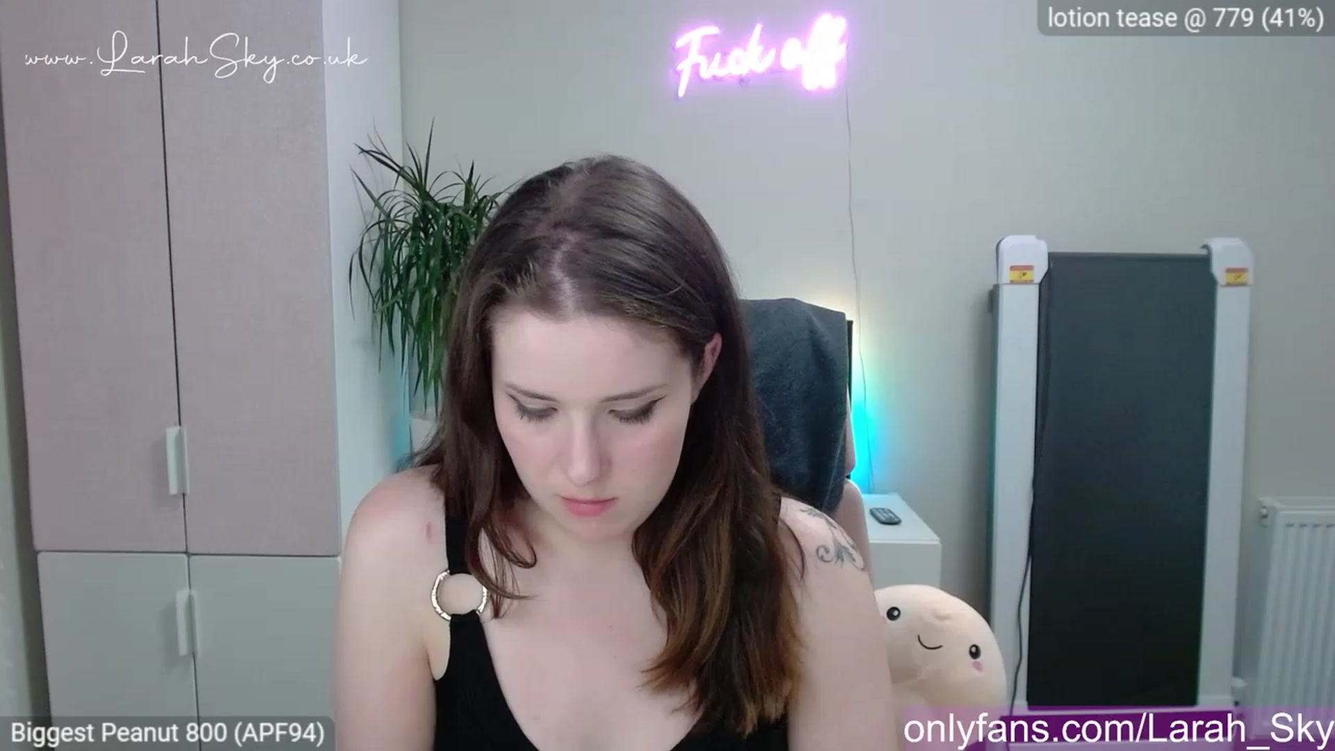 Gallery image thumbnail from Larah_Sky's myfreecams stream on, 04/30/2023, 23:25 image 10 of 20