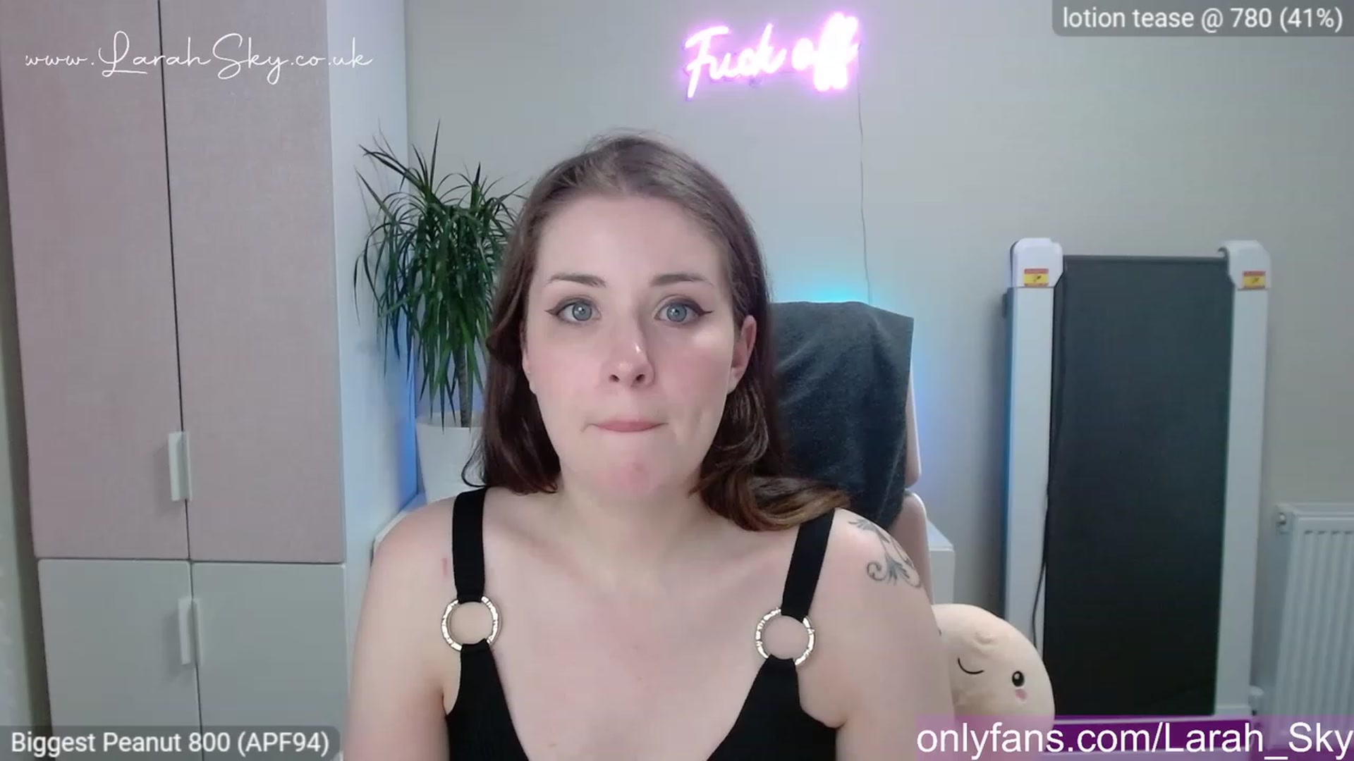 Gallery image thumbnail from Larah_Sky's myfreecams stream on, 04/30/2023, 23:25 image 6 of 20