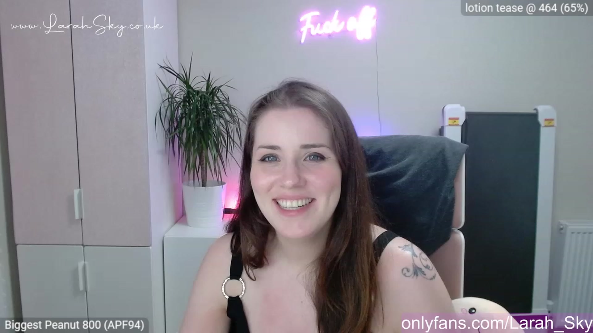Gallery image thumbnail from Larah_Sky's myfreecams stream on, 04/30/2023, 23:25 image 20 of 20