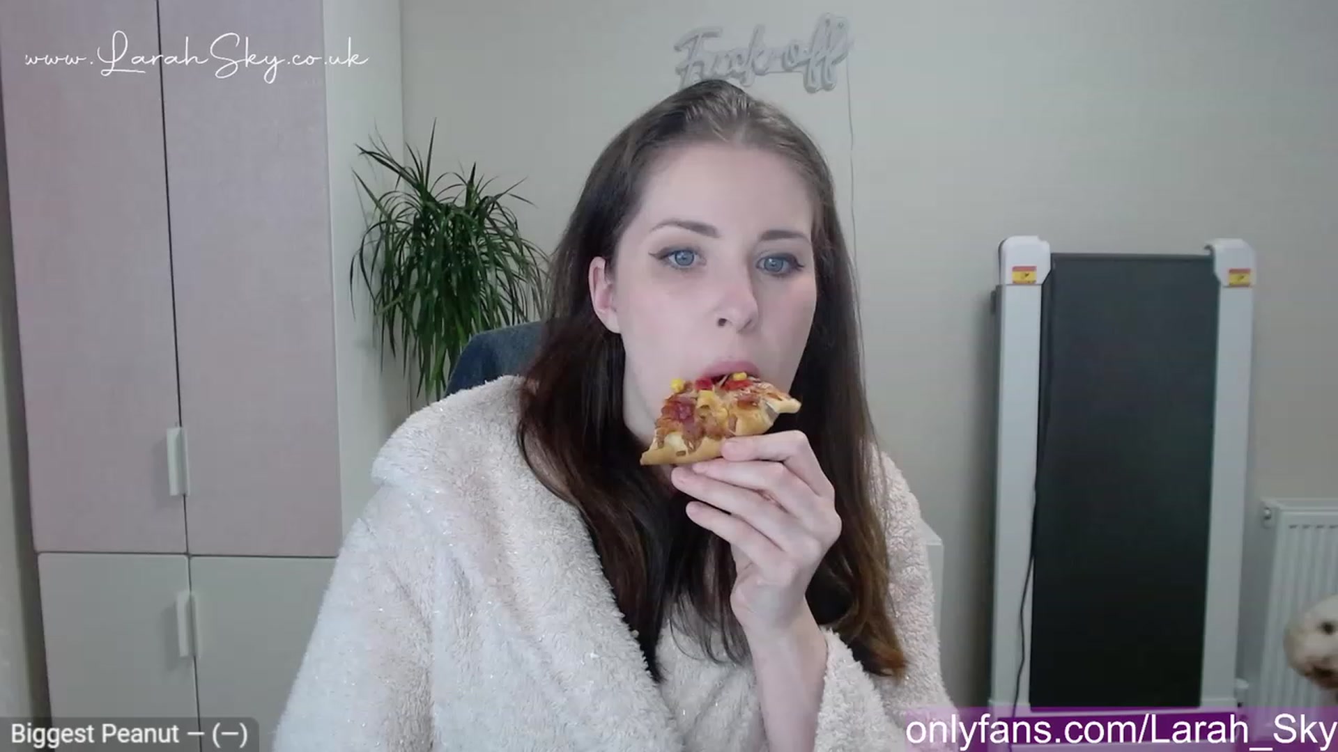 Gallery image thumbnail from Larah_Sky's myfreecams stream on, 05/01/2023, 18:58 image 20 of 20