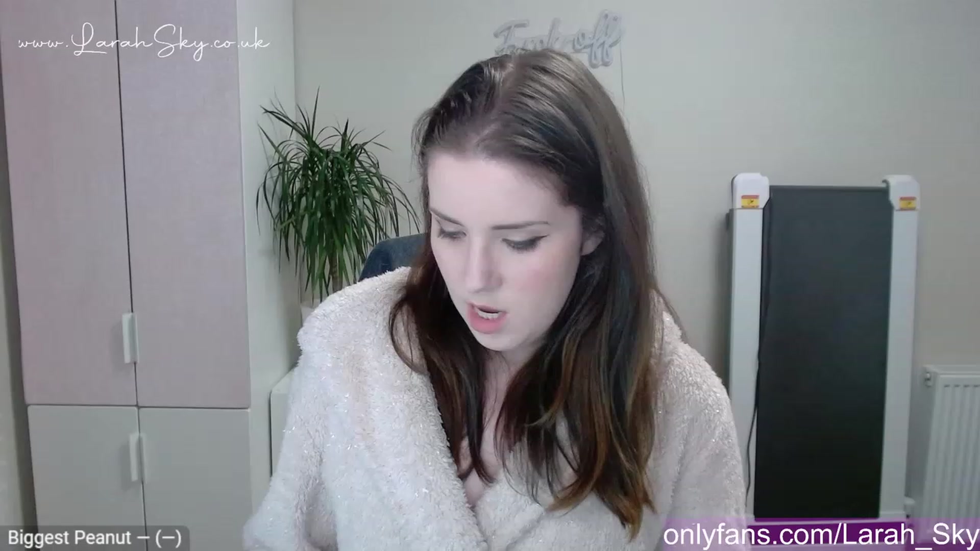 Gallery image thumbnail from Larah_Sky's myfreecams stream on, 05/01/2023, 18:58 image 19 of 20