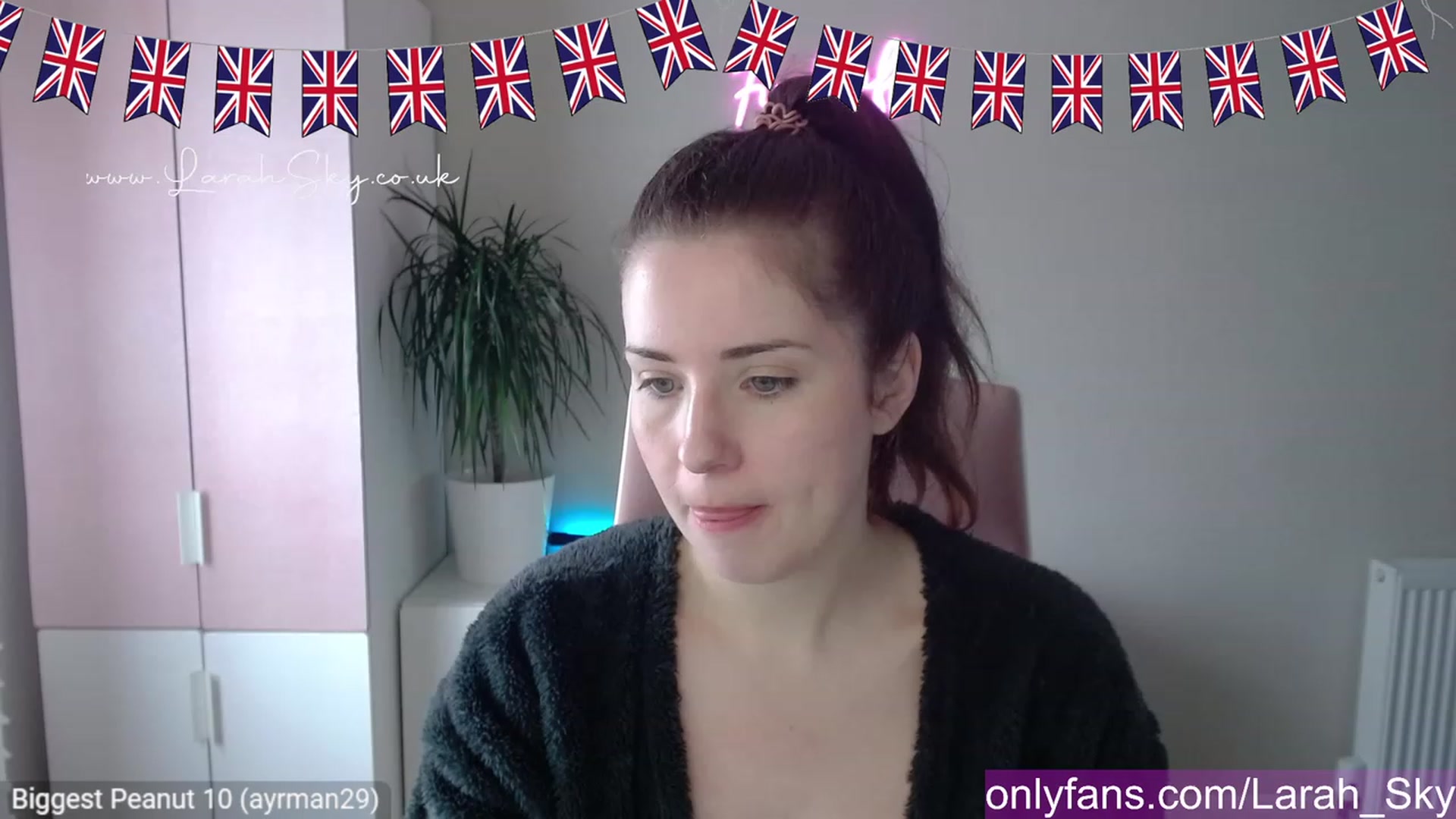 Gallery image thumbnail from Larah_Sky's myfreecams stream on, 05/06/2023, 11:49 image 9 of 20
