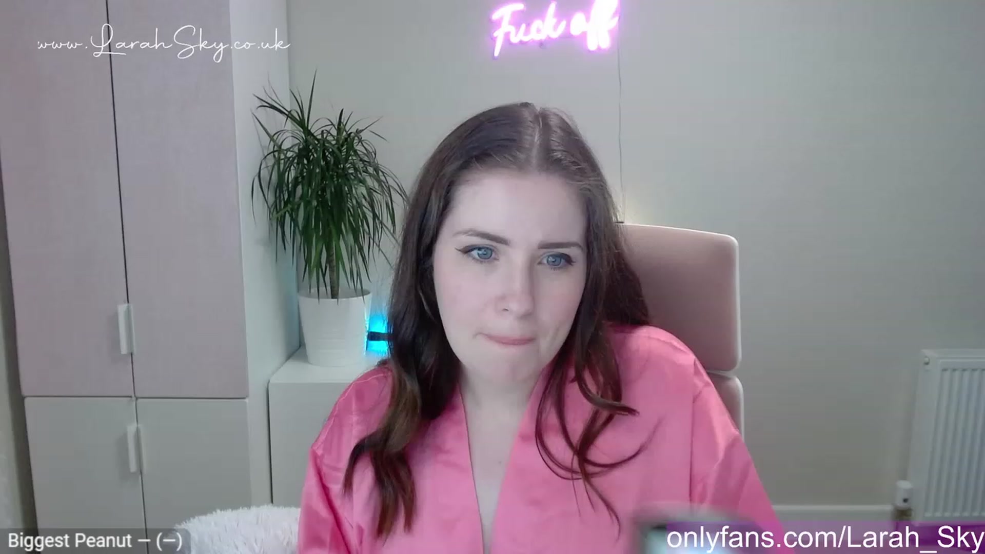 Gallery image thumbnail from Larah_Sky's myfreecams stream on, 05/07/2023, 20:42 image 1 of 20