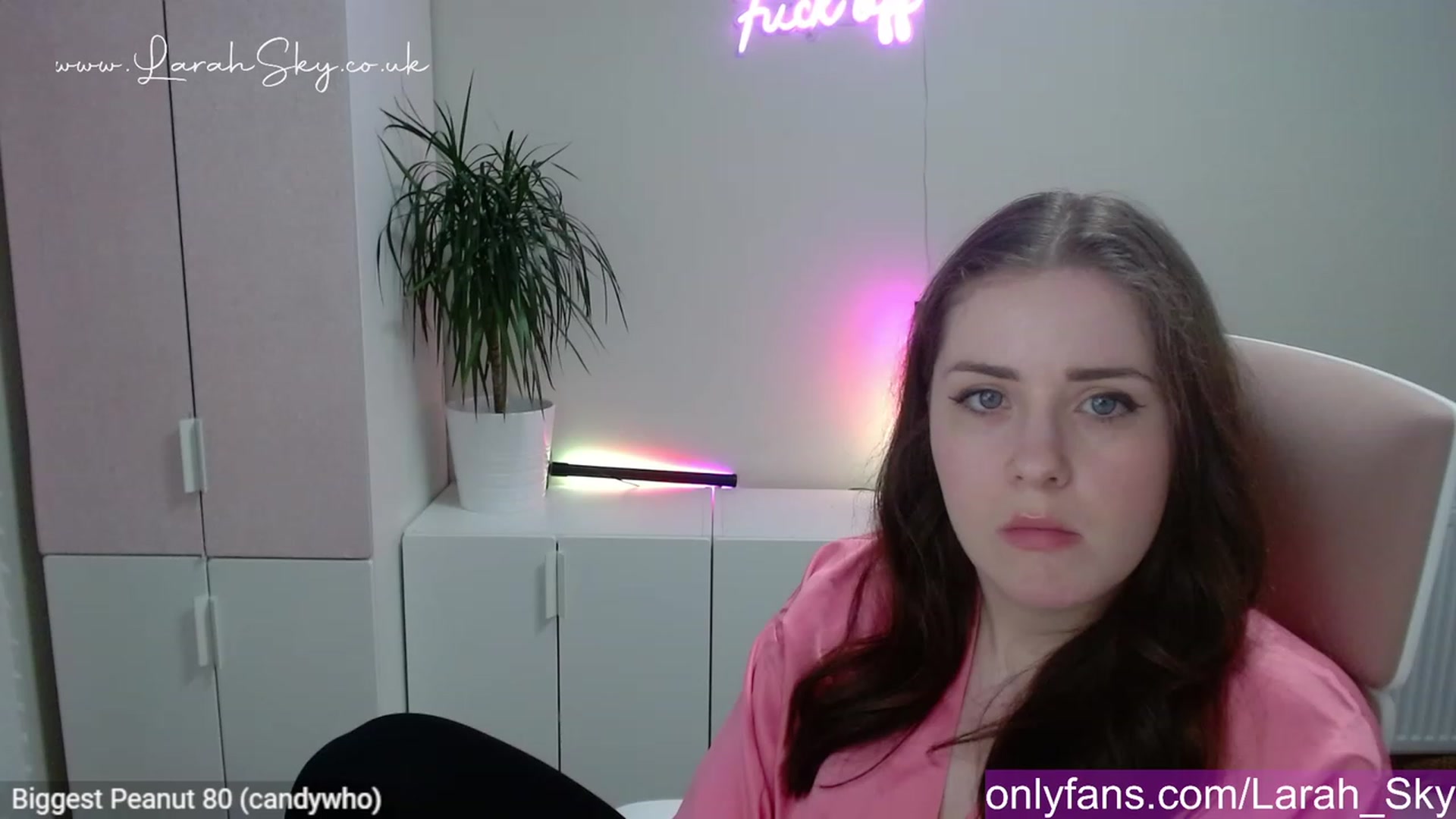 Gallery image thumbnail from Larah_Sky's myfreecams stream on, 05/07/2023, 20:42 image 20 of 20