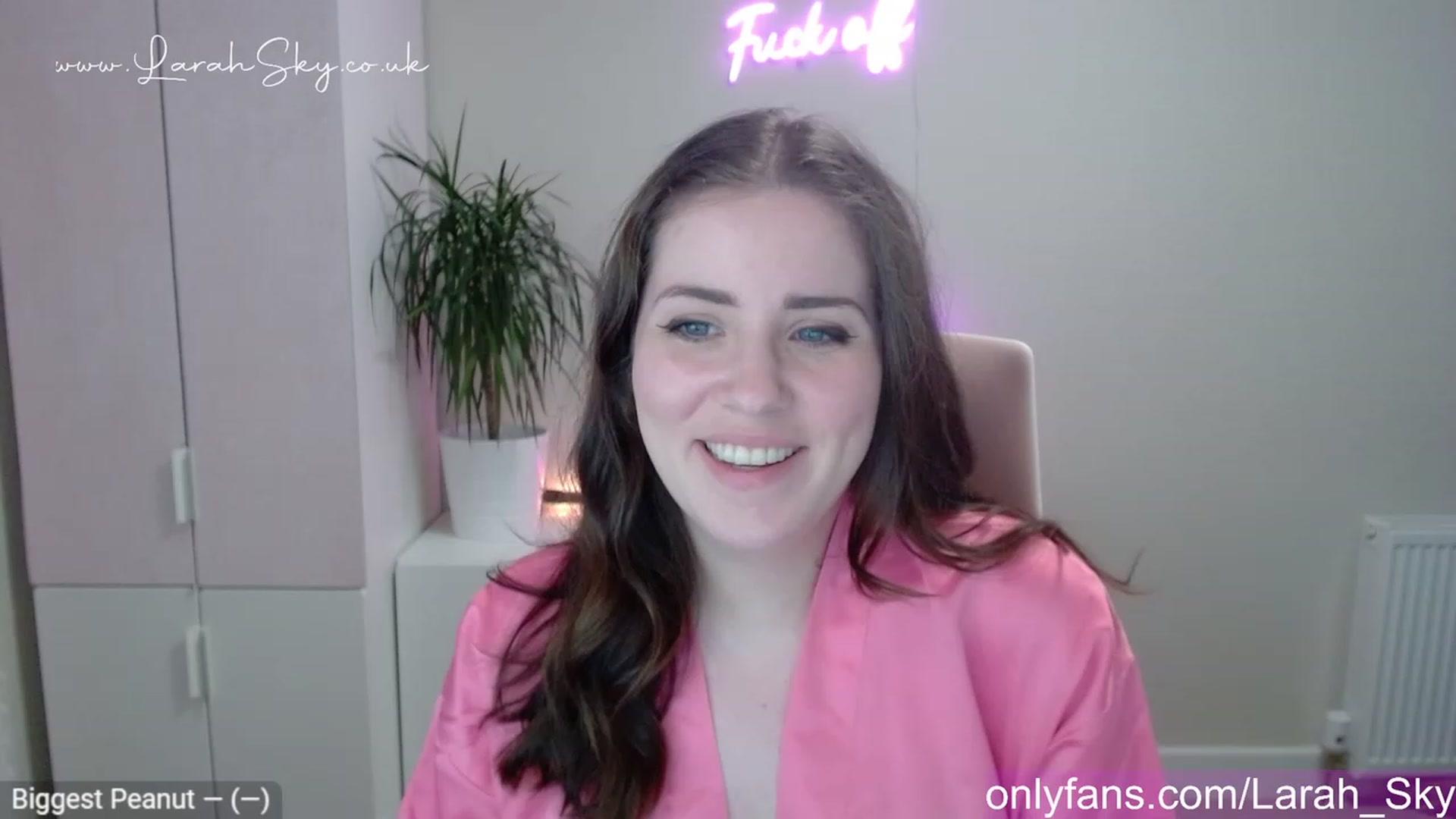 Gallery image thumbnail from Larah_Sky's myfreecams stream on, 05/07/2023, 20:42 image 3 of 20