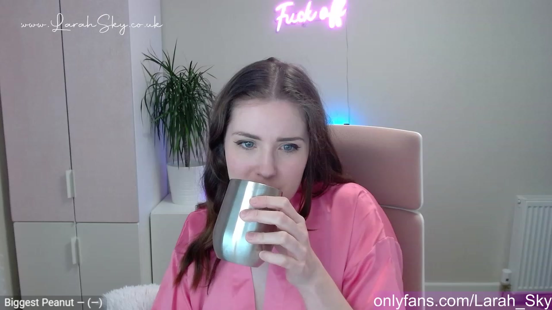 Gallery image thumbnail from Larah_Sky's myfreecams stream on, 05/07/2023, 20:42 image 2 of 20