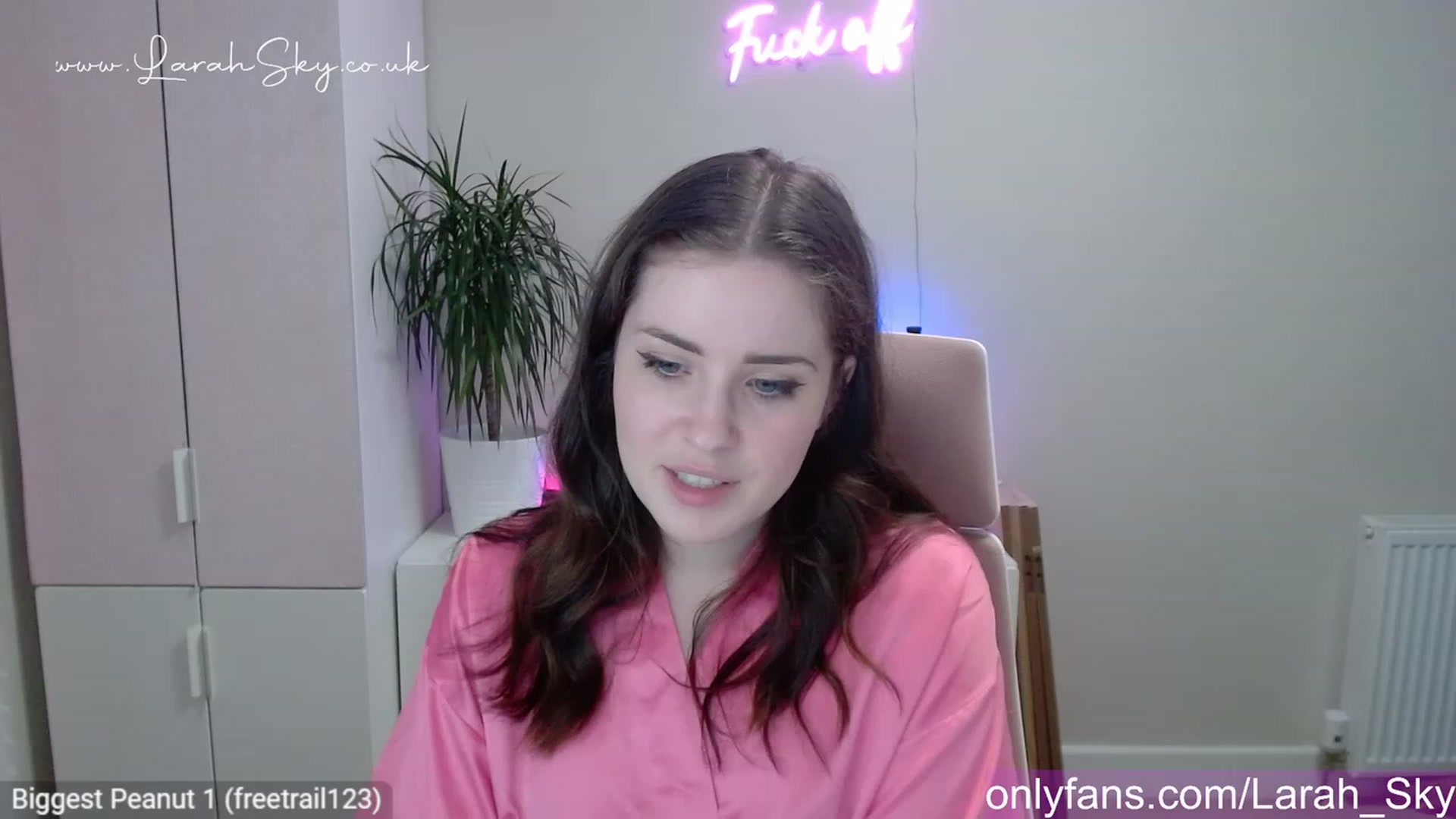 Gallery image thumbnail from Larah_Sky's myfreecams stream on, 05/07/2023, 20:42 image 9 of 20