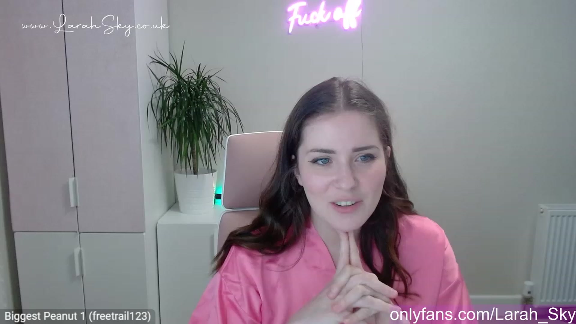 Gallery image thumbnail from Larah_Sky's myfreecams stream on, 05/07/2023, 20:42 image 7 of 20