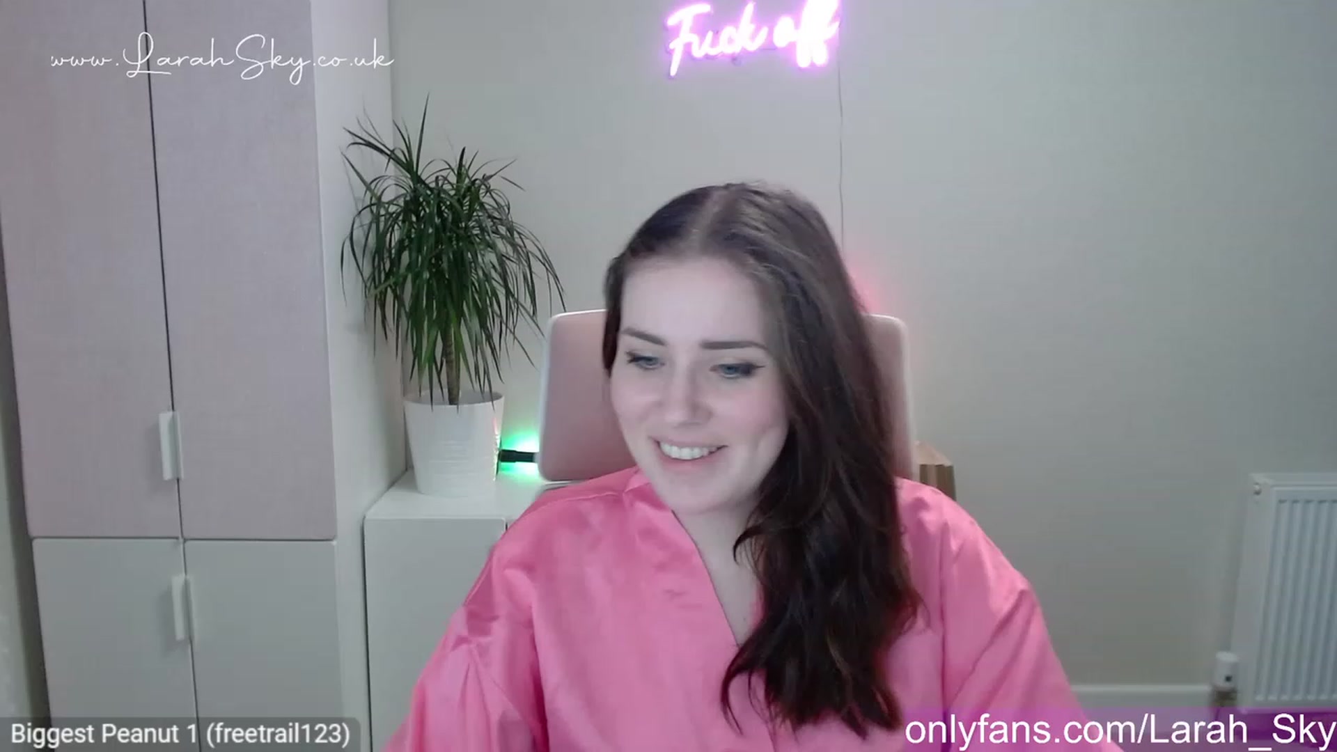 Gallery image thumbnail from Larah_Sky's myfreecams stream on, 05/07/2023, 20:42 image 10 of 20