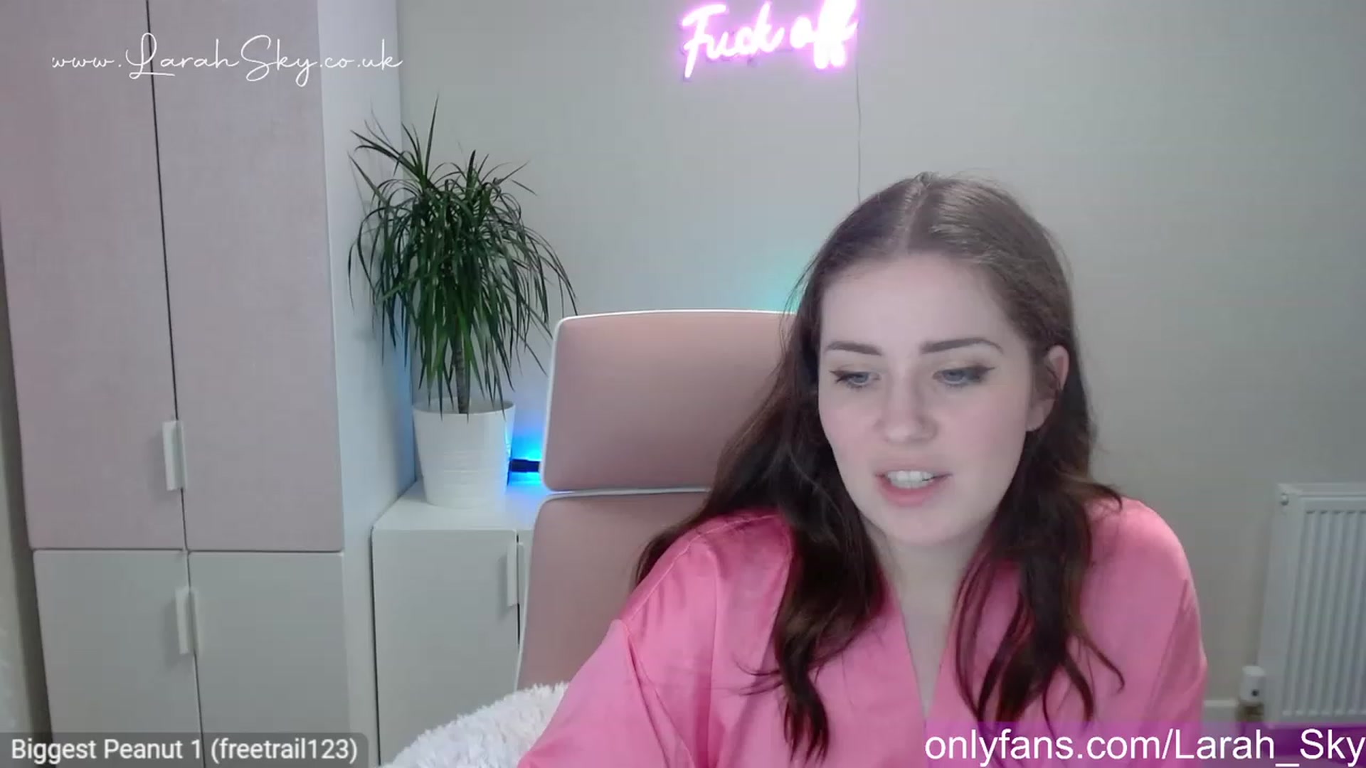Gallery image thumbnail from Larah_Sky's myfreecams stream on, 05/07/2023, 20:42 image 8 of 20