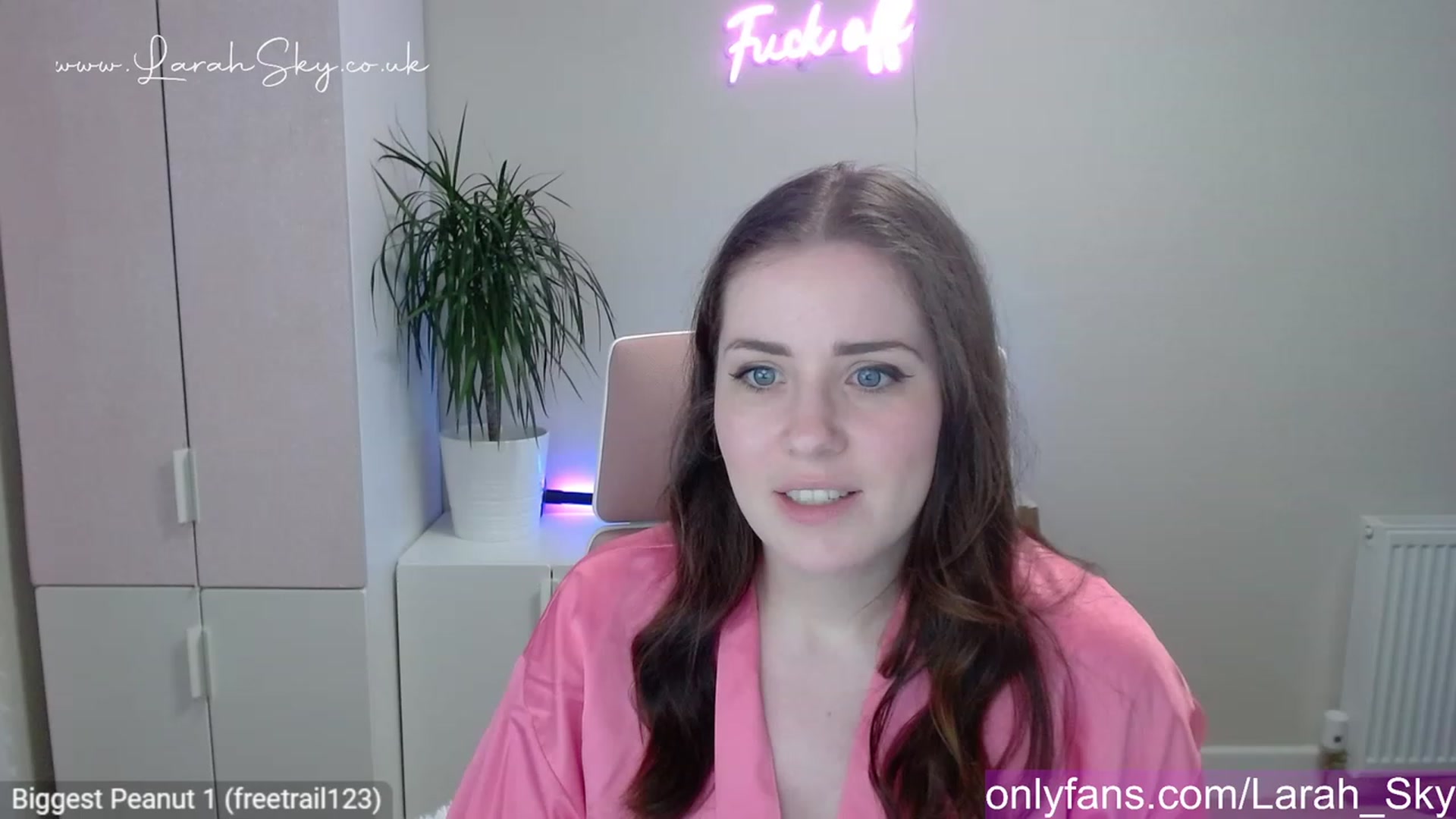 Gallery image thumbnail from Larah_Sky's myfreecams stream on, 05/07/2023, 20:42 image 5 of 20