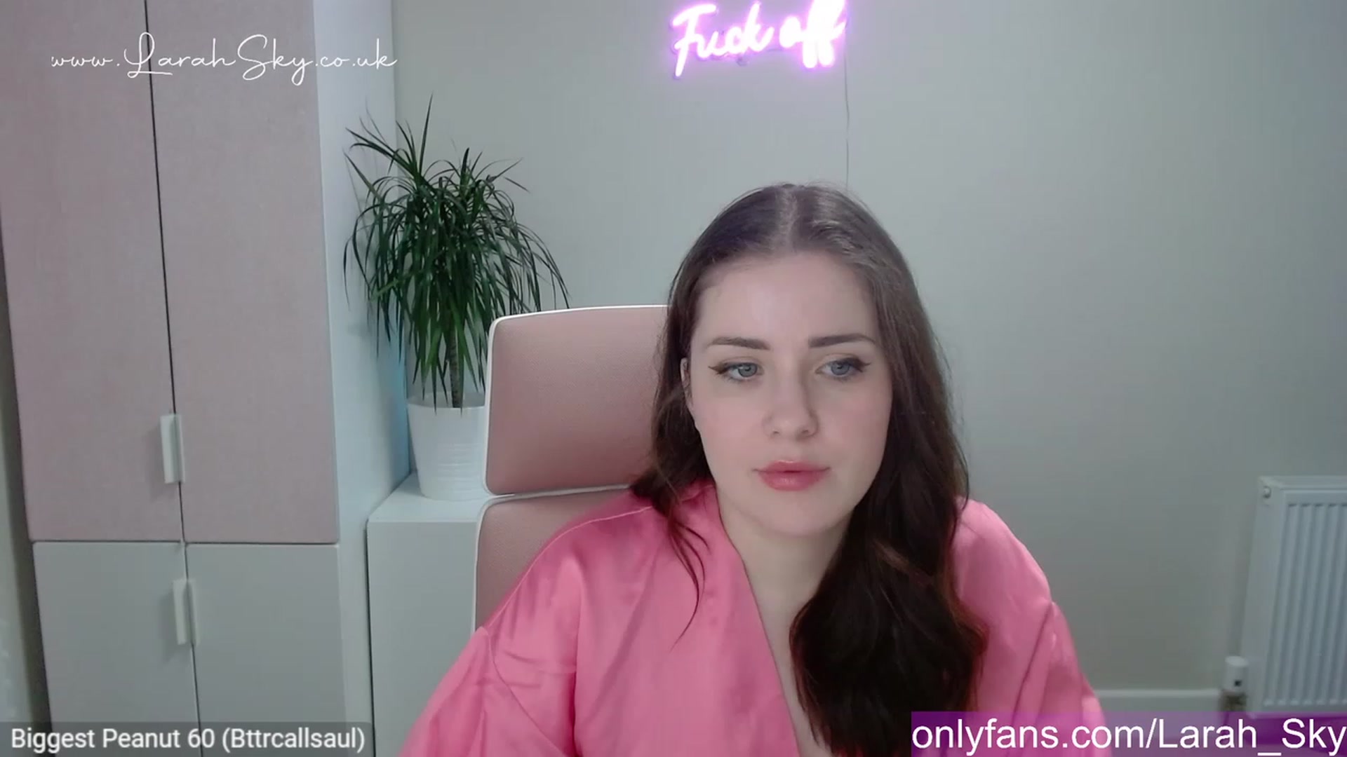 Gallery image thumbnail from Larah_Sky's myfreecams stream on, 05/07/2023, 20:42 image 17 of 20